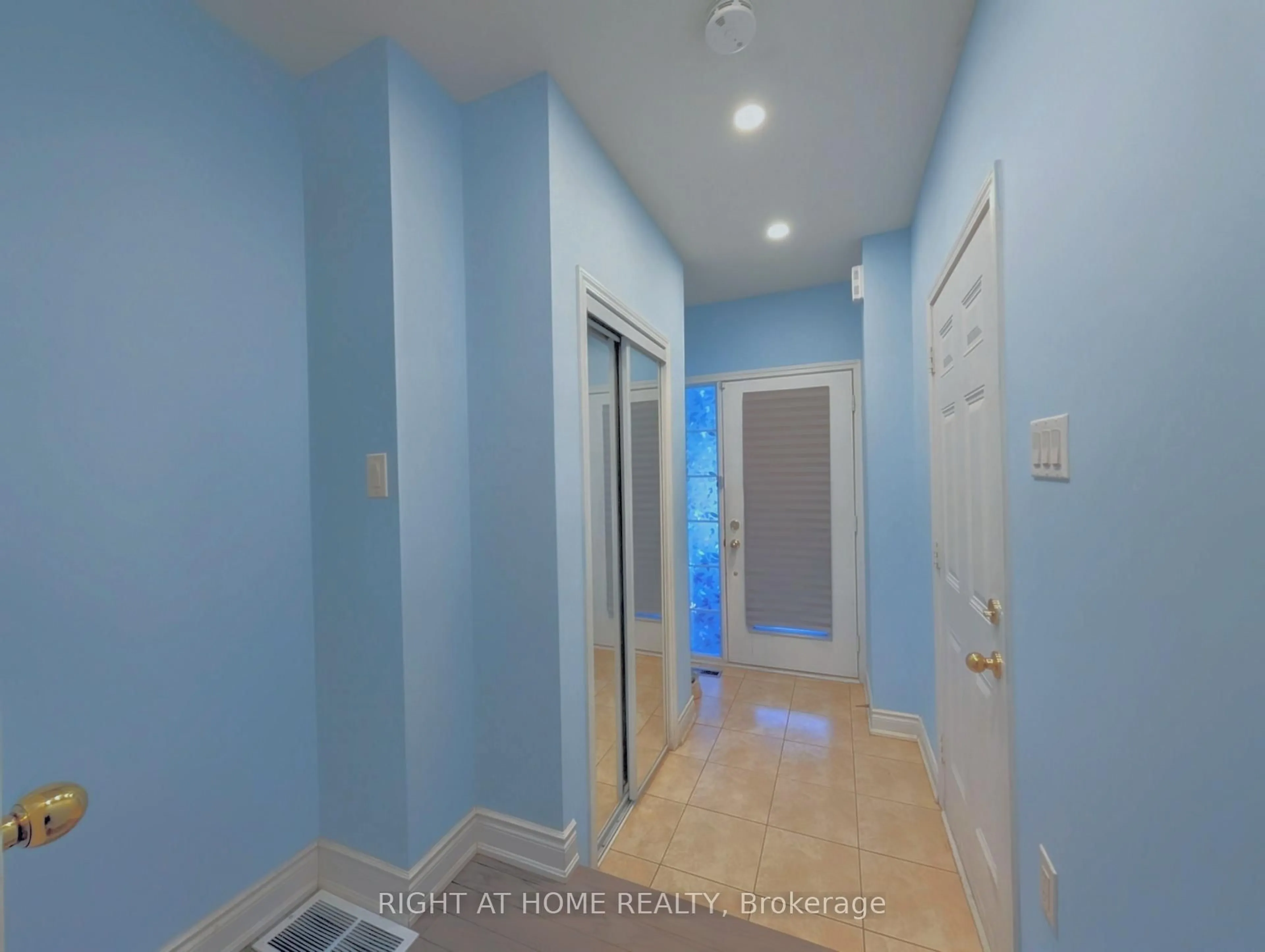 Indoor entryway for 16 Thornharrold St, Ajax Ontario L1S 0B4