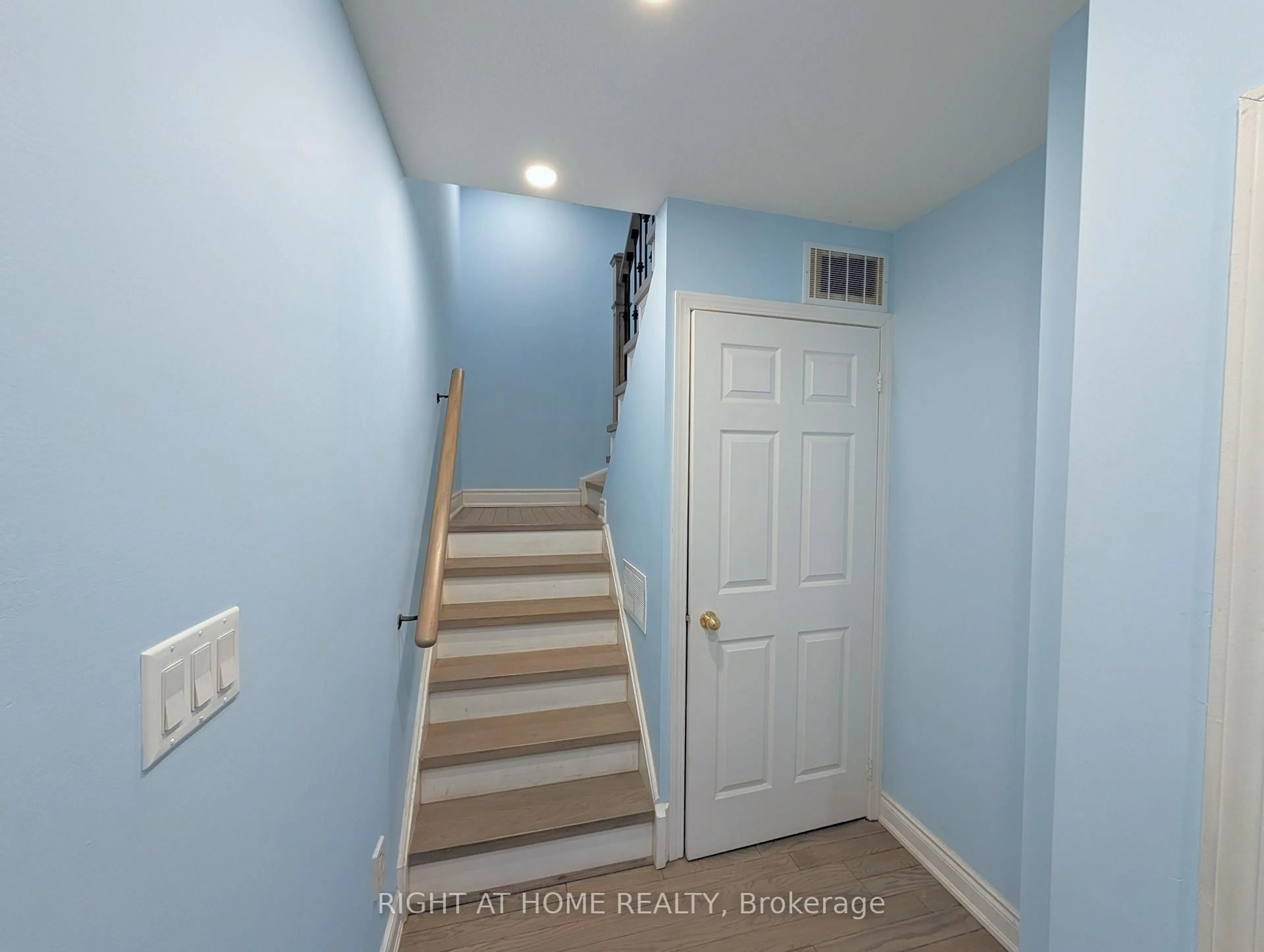 Unknown for 16 Thornharrold St, Ajax Ontario L1S 0B4