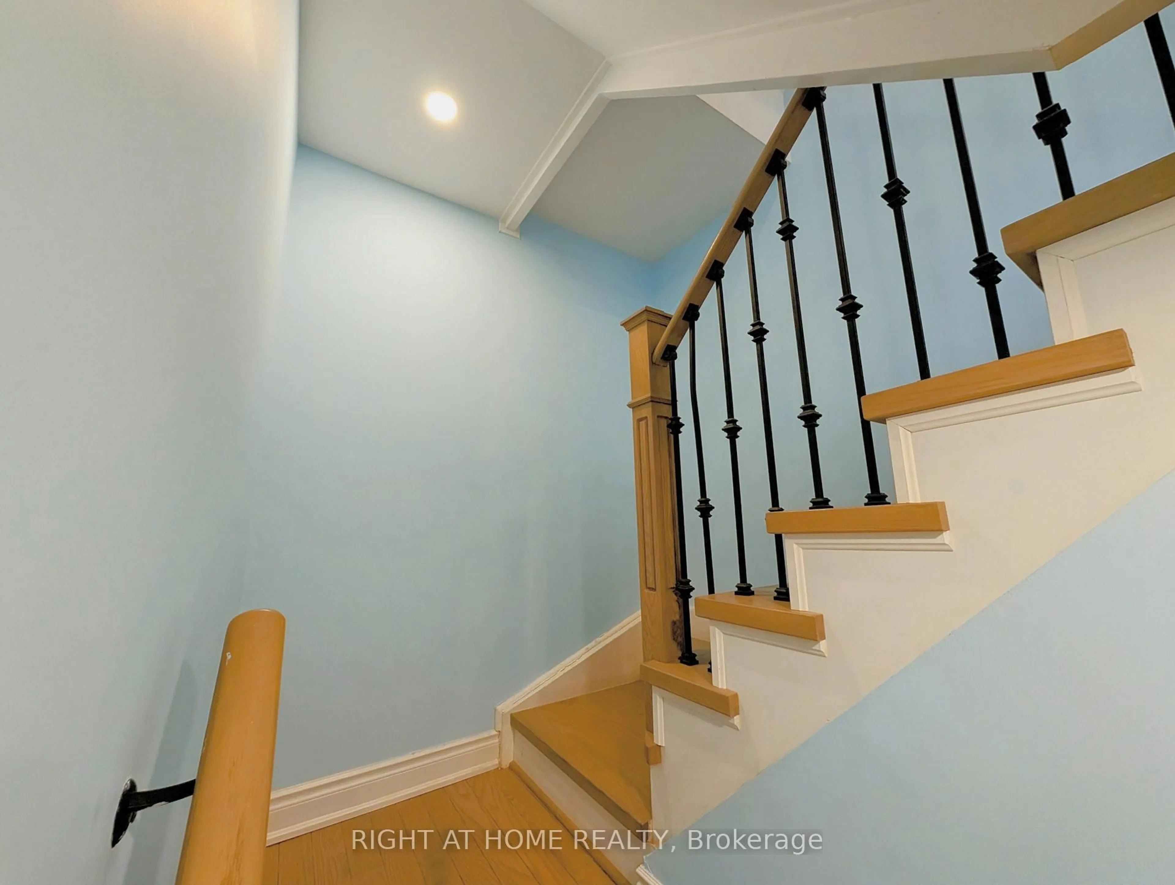 Stairs for 16 Thornharrold St, Ajax Ontario L1S 0B4