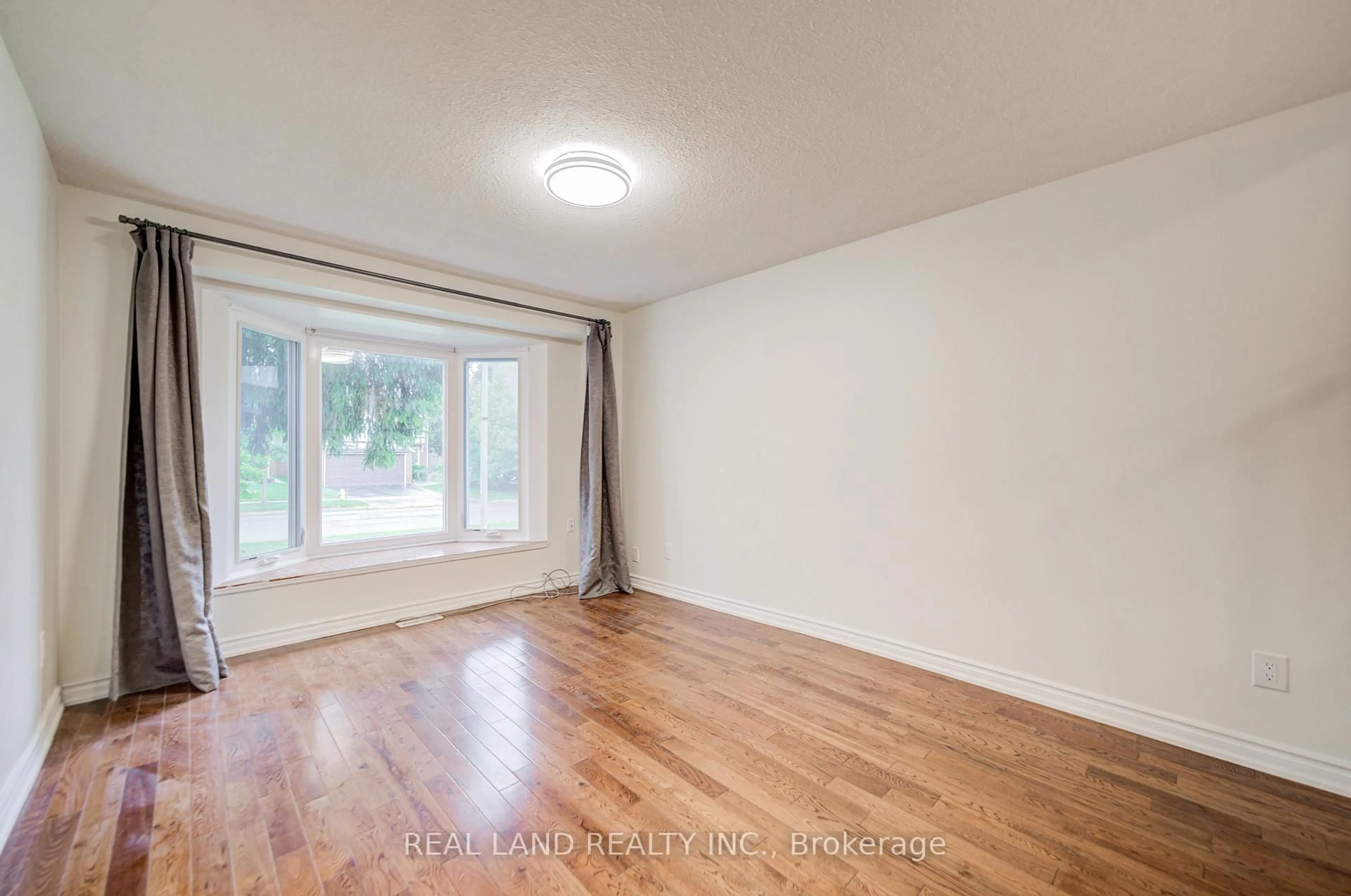 A pic of a room for 46 Wintermute Blvd, Toronto Ontario M1W 3M6