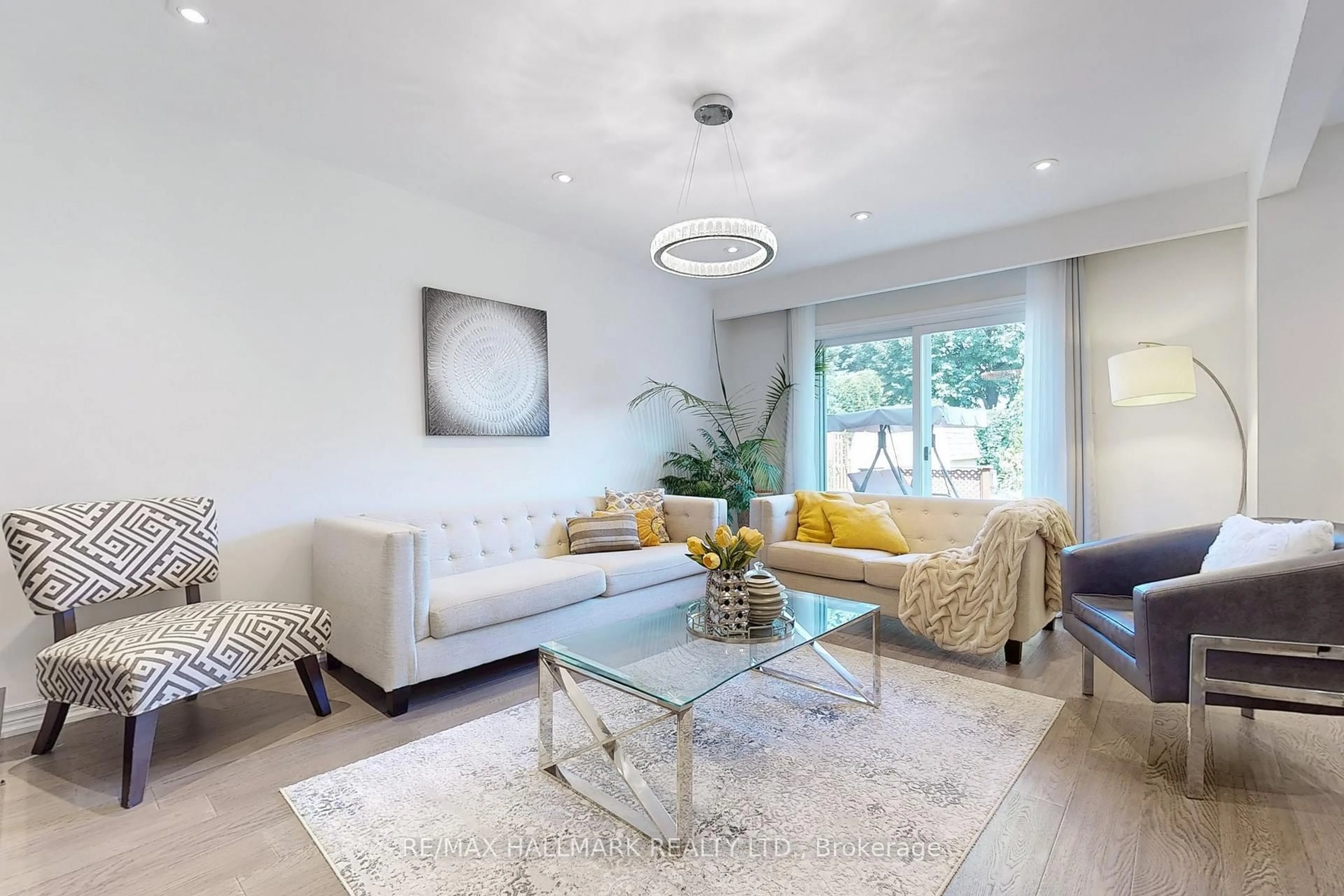 Living room with furniture, unknown for 249 Kensington Cres, Oshawa Ontario L1G 7R8