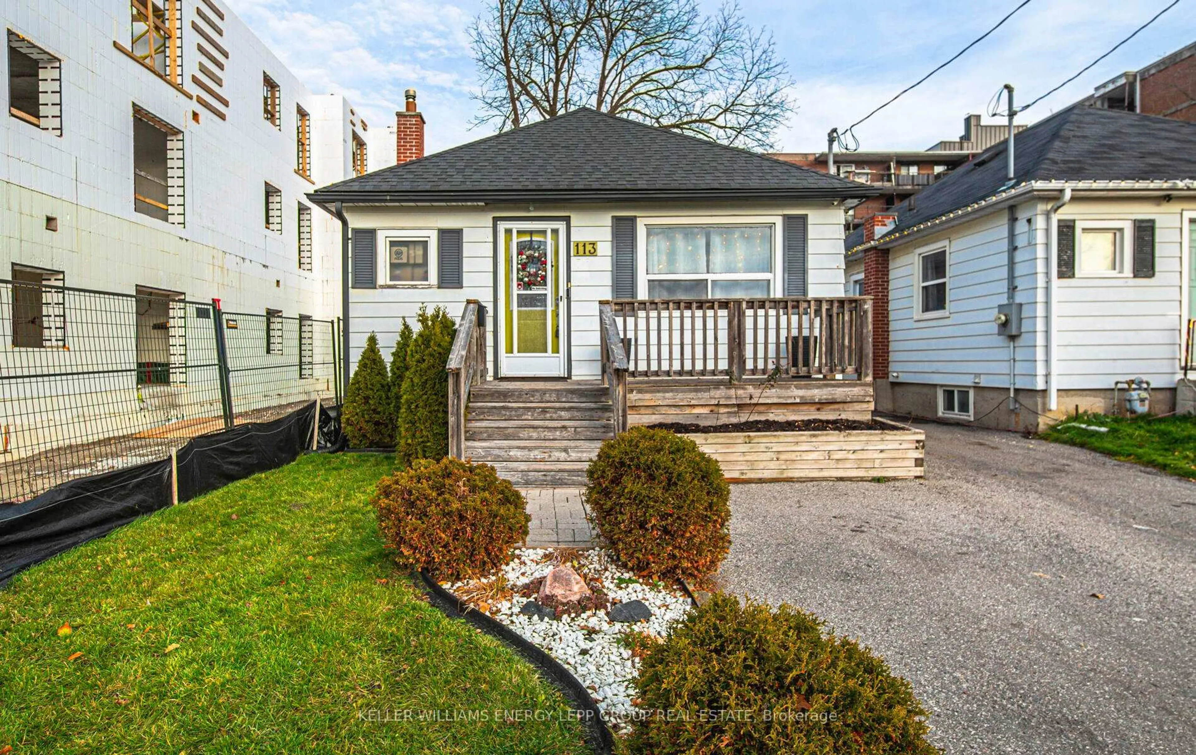 Home with vinyl exterior material, street for 113 Kaiser Cres, Oshawa Ontario L1G 3Z8