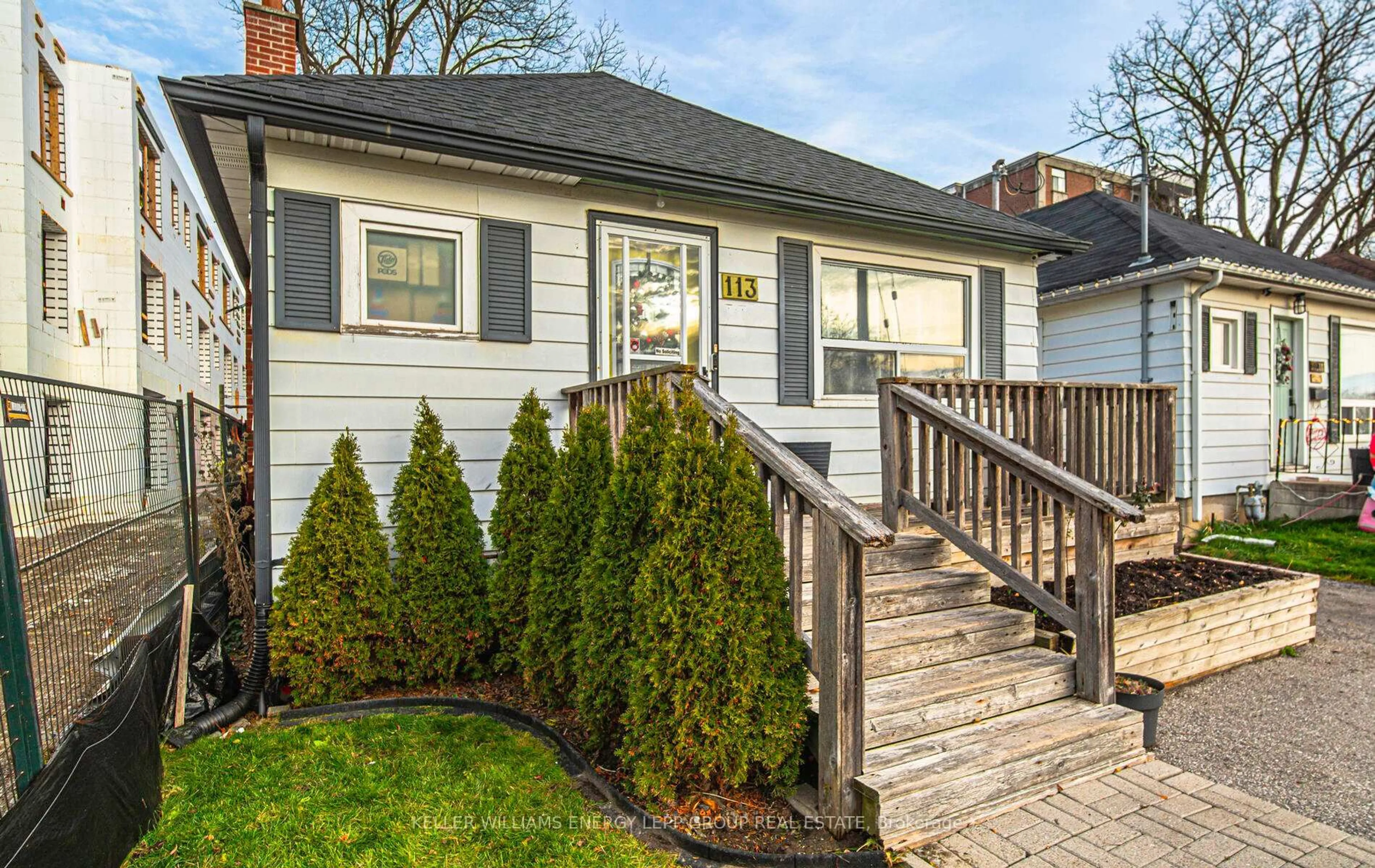 Home with vinyl exterior material, street for 113 Kaiser Cres, Oshawa Ontario L1G 3Z8