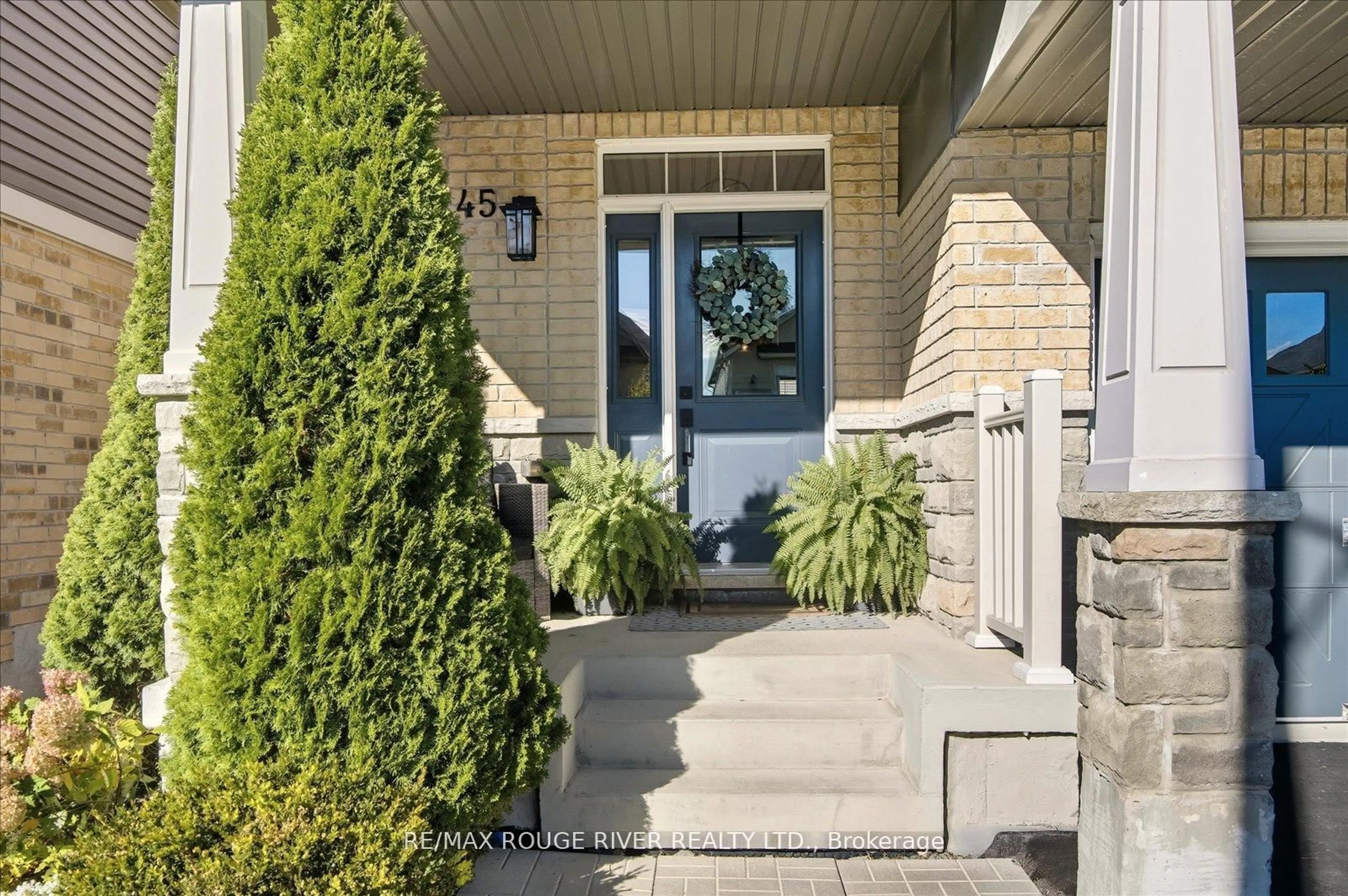 Indoor entryway for 245 Blackwell Cres, Oshawa Ontario L1L 0C9