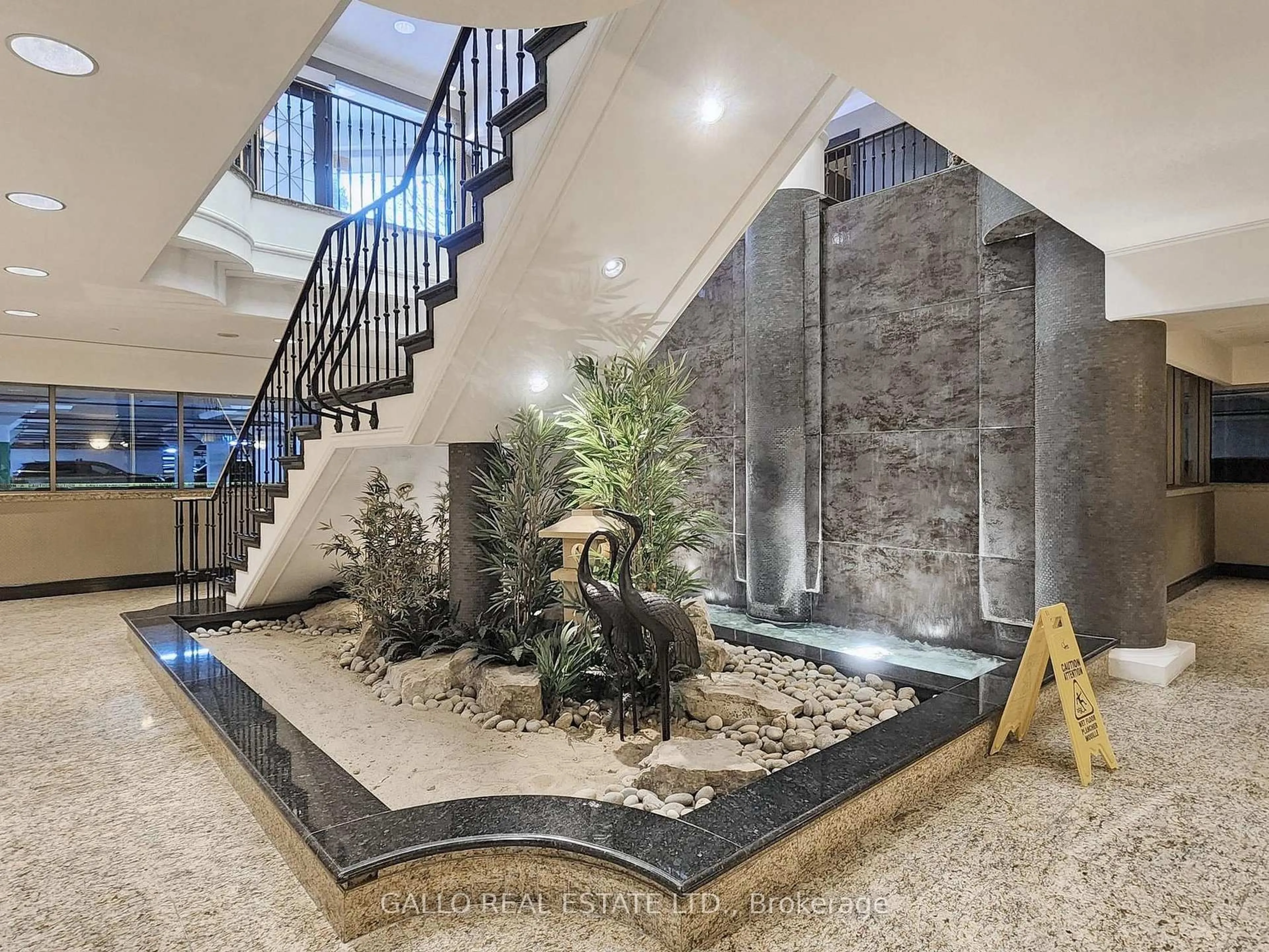 Indoor foyer for 138 Bonis Ave #627, Toronto Ontario M1T 3V9