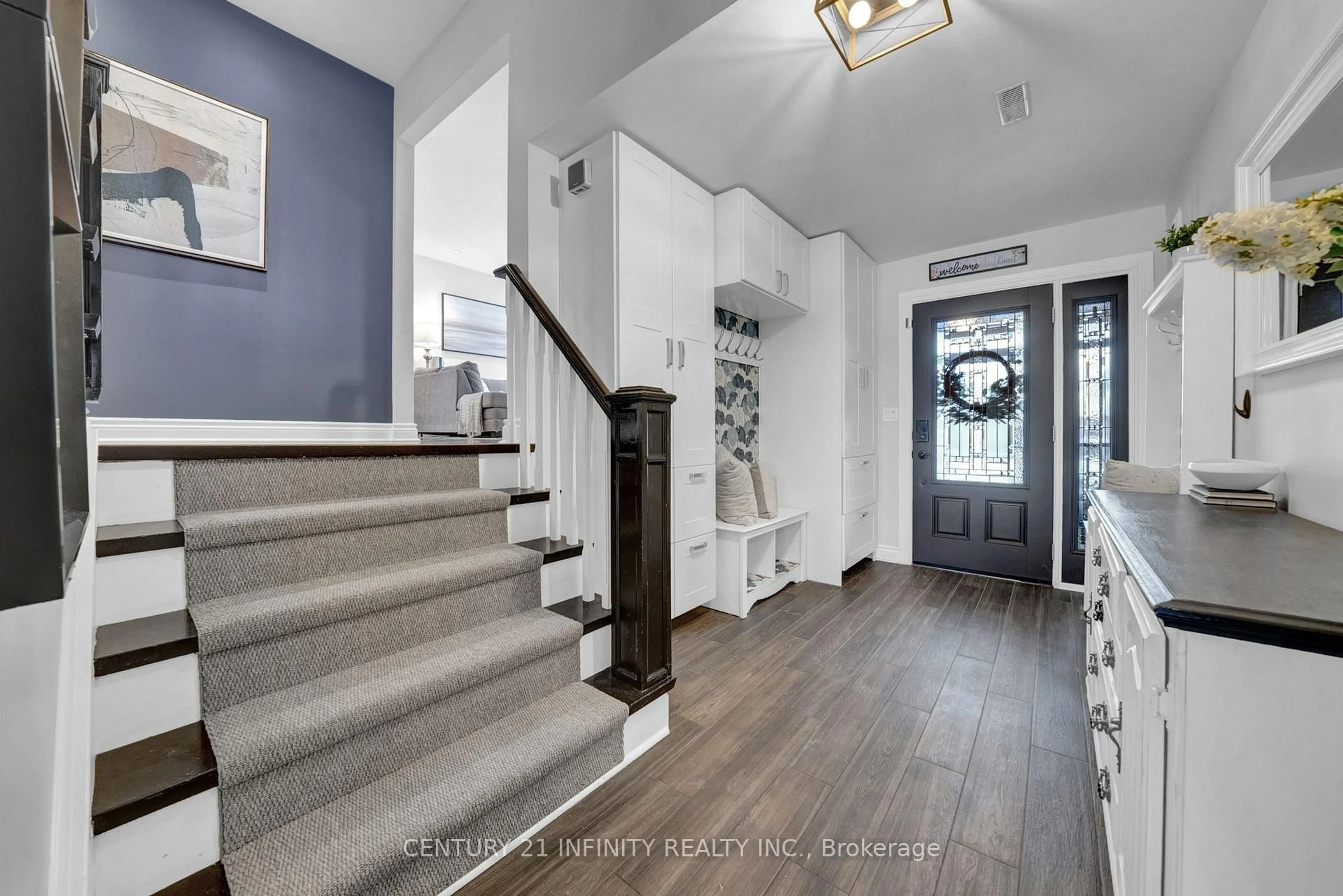 Indoor entryway for 14 Shannon Crt, Whitby Ontario L1N 6B6