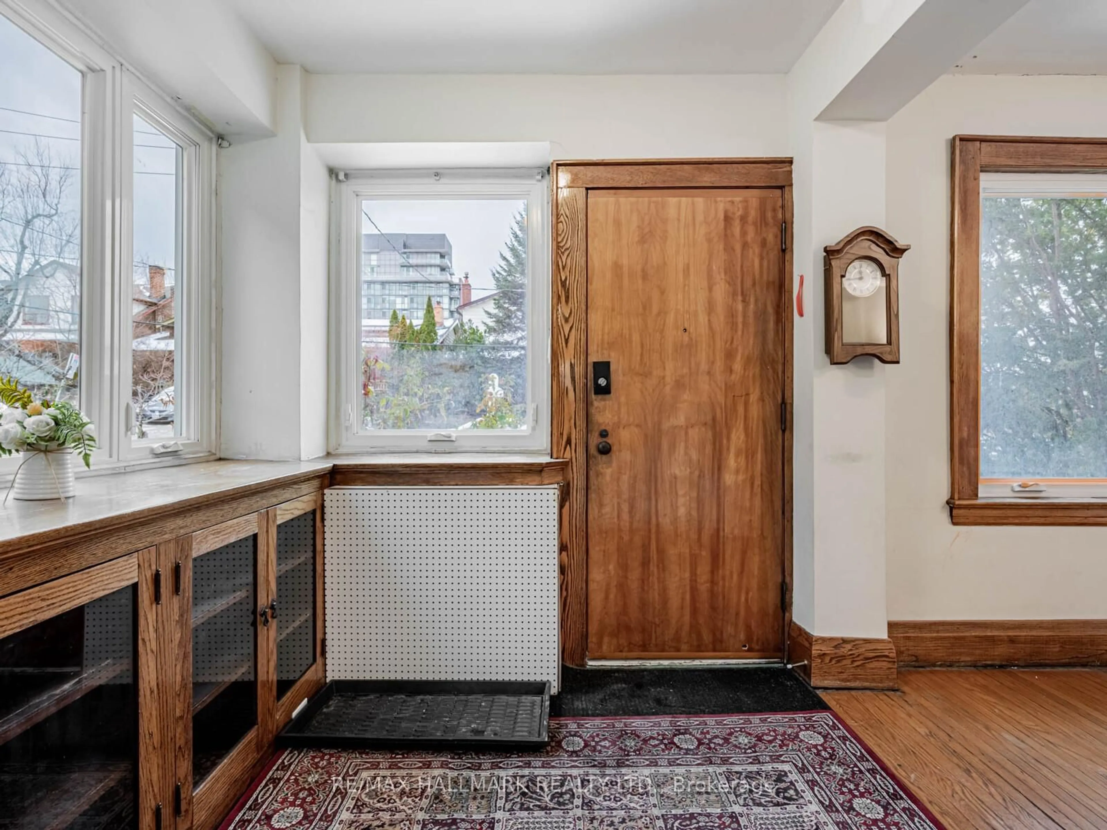 Indoor entryway for 538 Strathmore Blvd, Toronto Ontario M4C 1P1