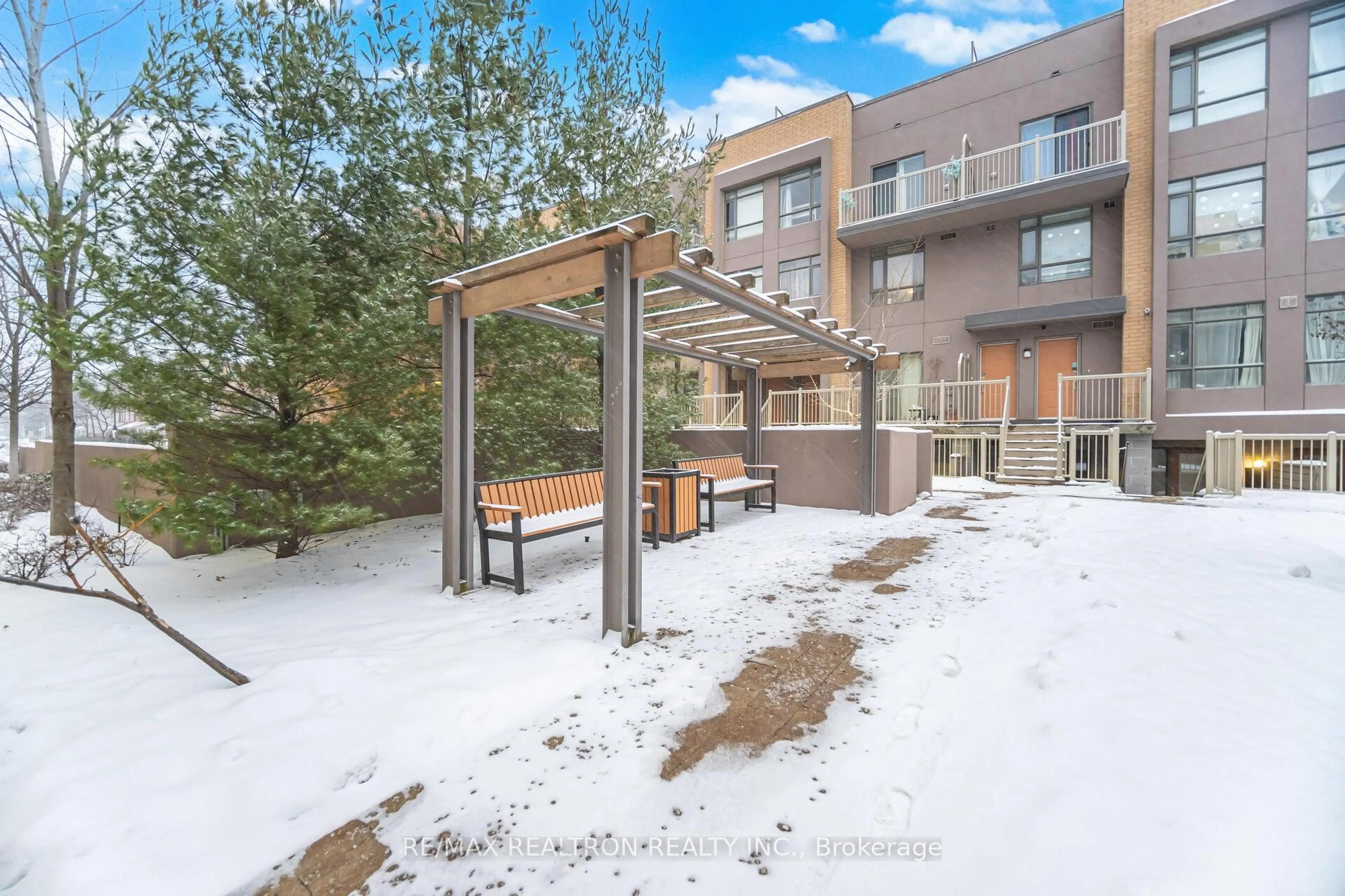 Patio, mountain view for 80 Orchid Place Dr #105, Toronto Ontario M1B 0C4