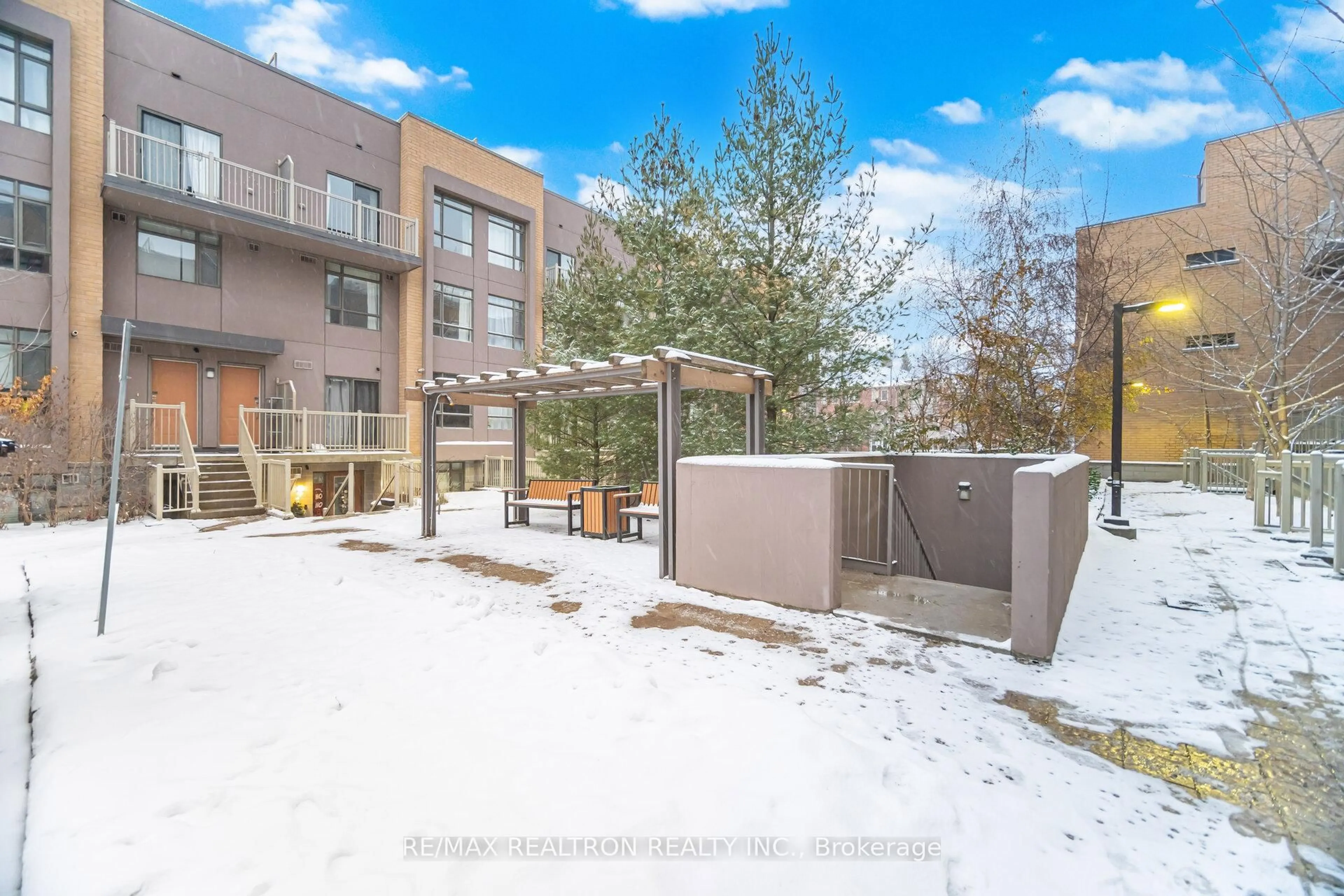 Patio, unknown for 80 Orchid Place Dr #105, Toronto Ontario M1B 0C4