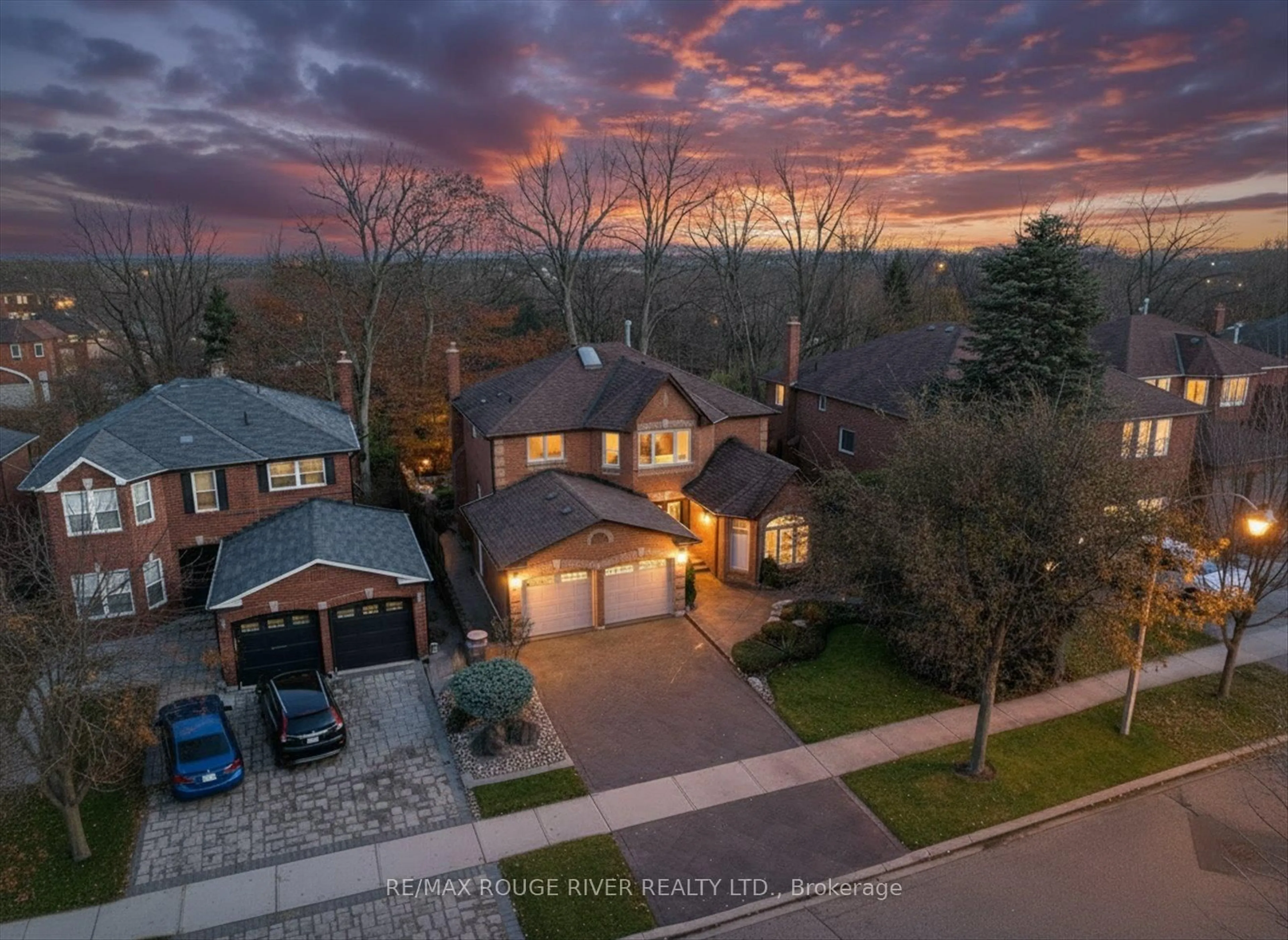 A pic from outside/outdoor area/front of a property/back of a property/a pic from drone, street for 25 Sayor Dr, Ajax Ontario L1T 3K2