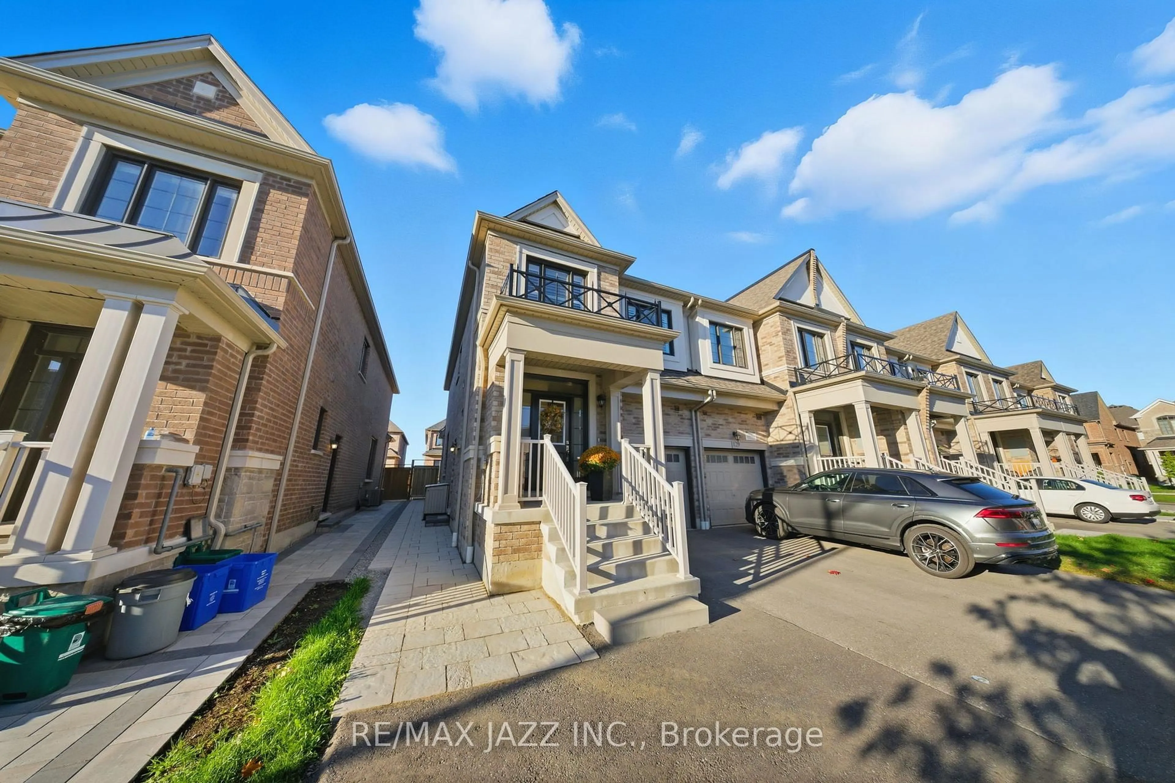 A pic from outside/outdoor area/front of a property/back of a property/a pic from drone, street for 127 Laing Dr, Whitby Ontario L1P 0N5