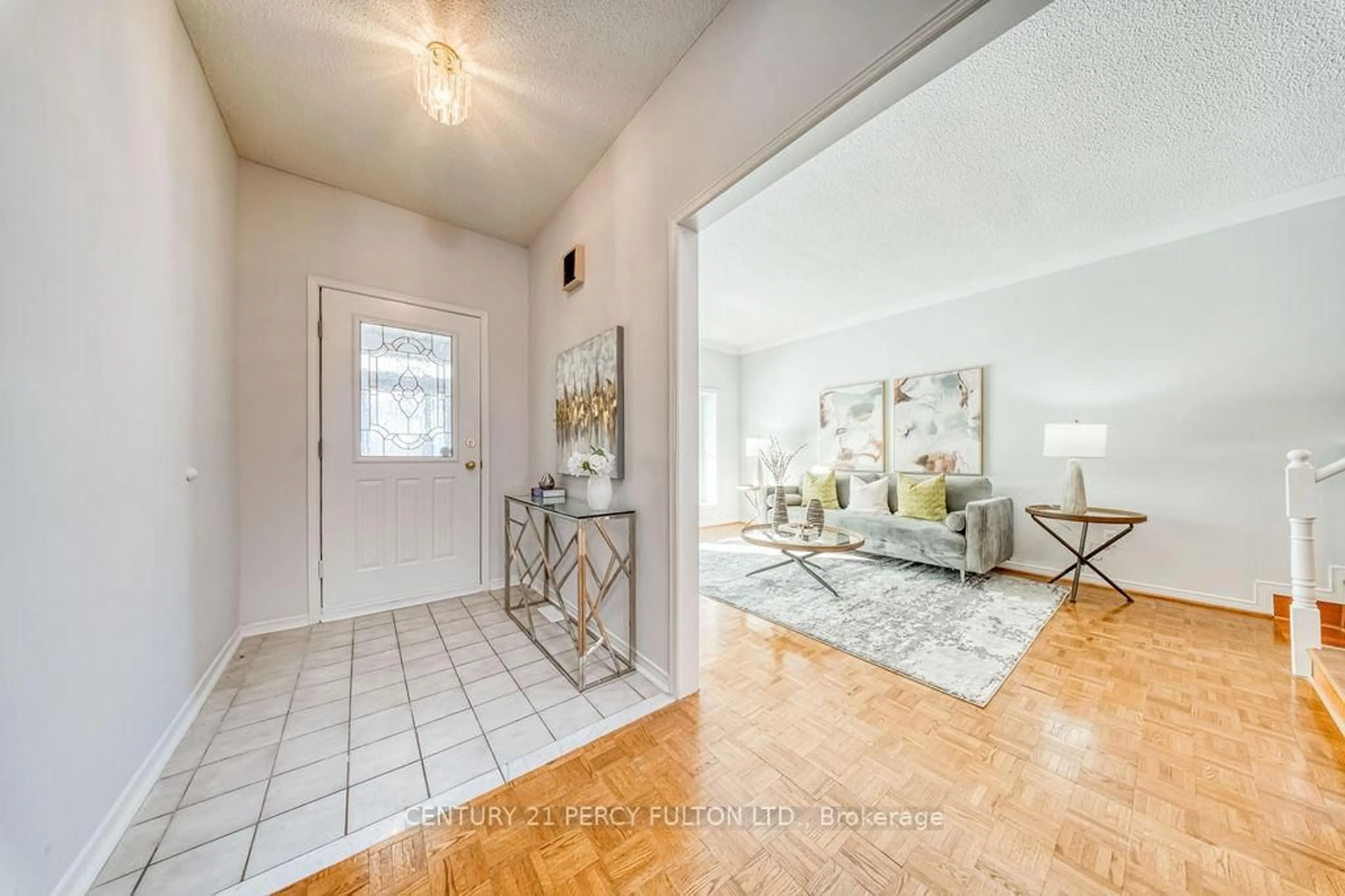 Indoor entryway for 948 Glenanna Rd, Pickering Ontario L1V 5E5