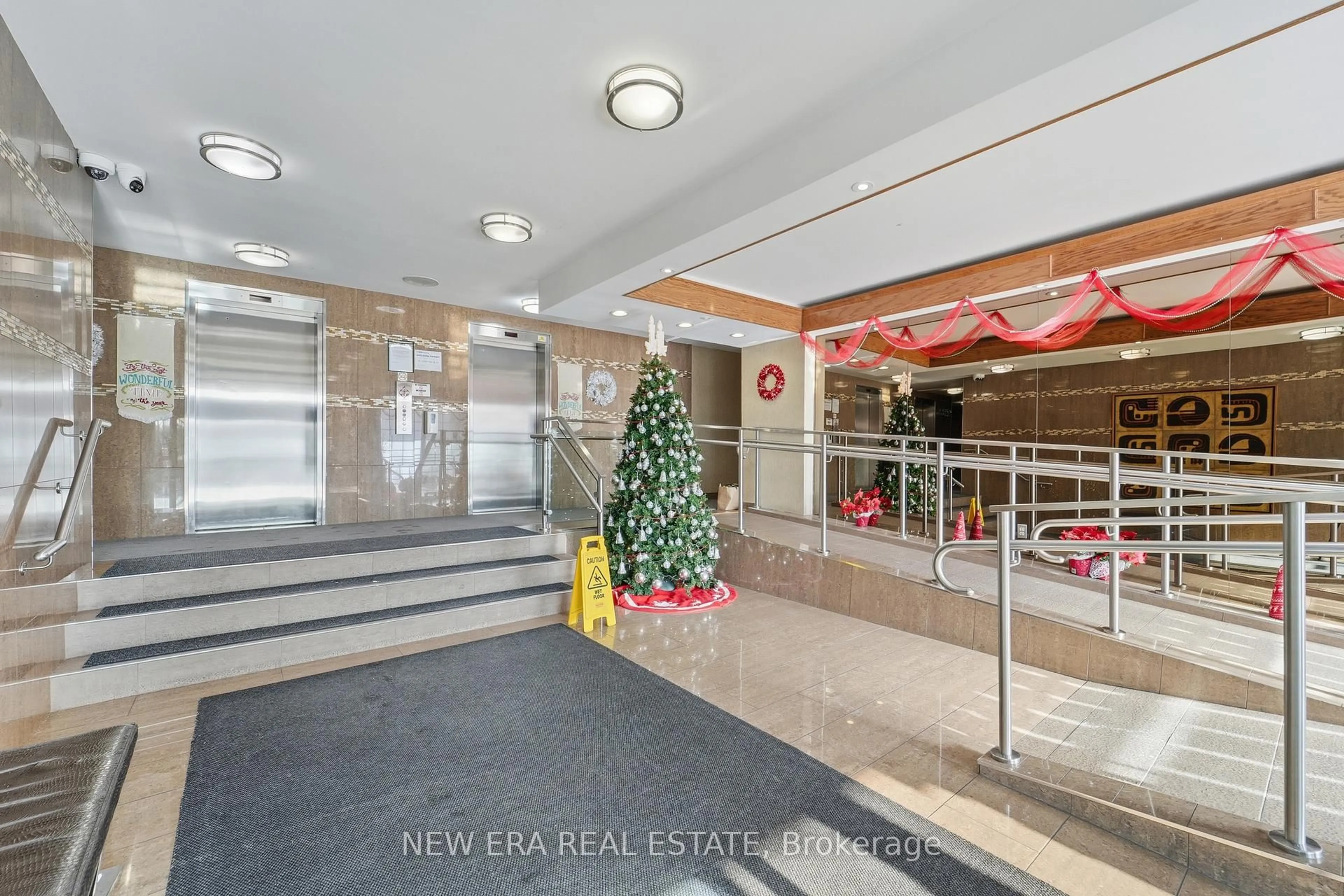 Indoor foyer for 15 Torrance Rd #1601, Toronto Ontario M1J 3K2