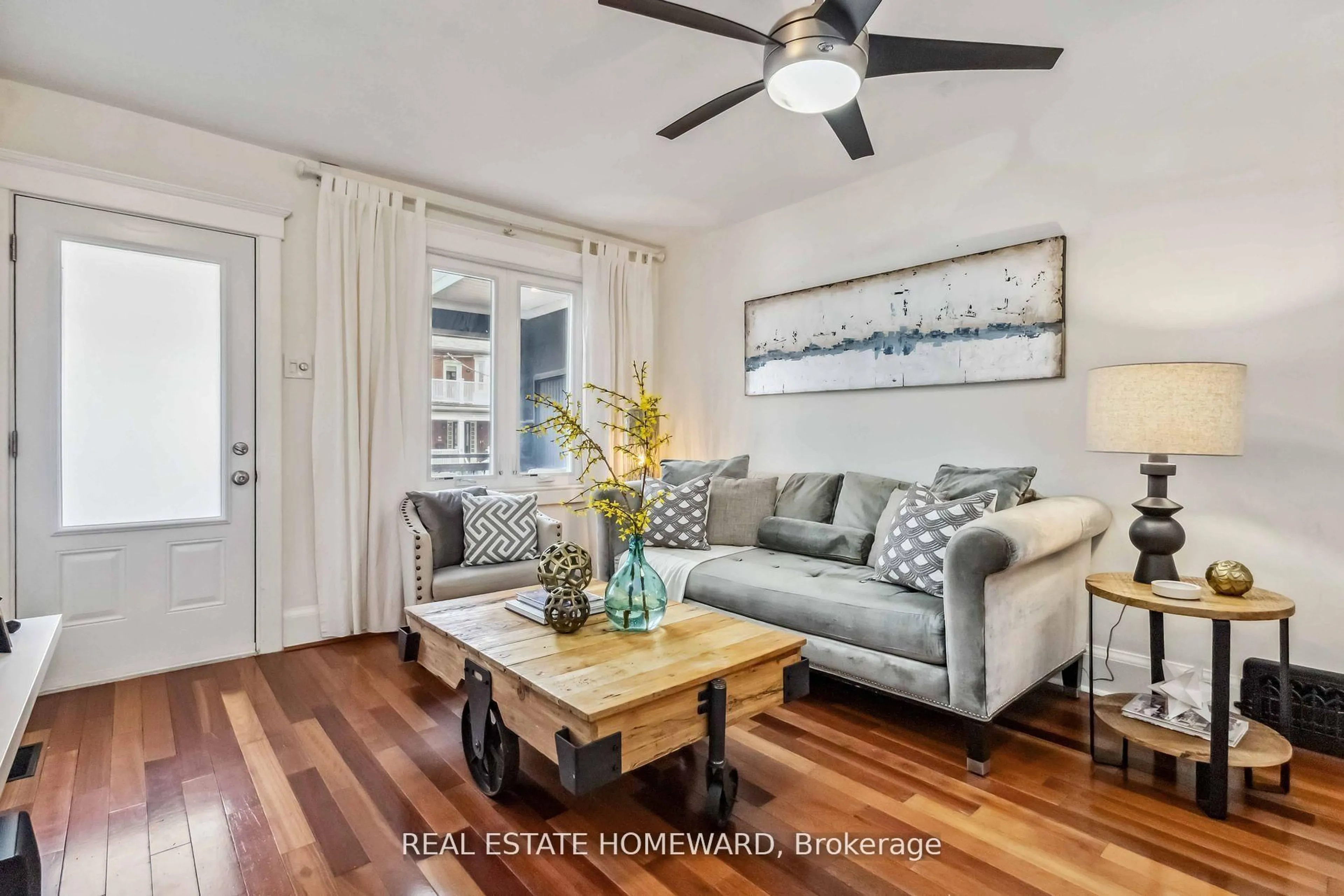 Living room with furniture, unknown for 7 Norway Ave, Toronto Ontario M4L 1P7