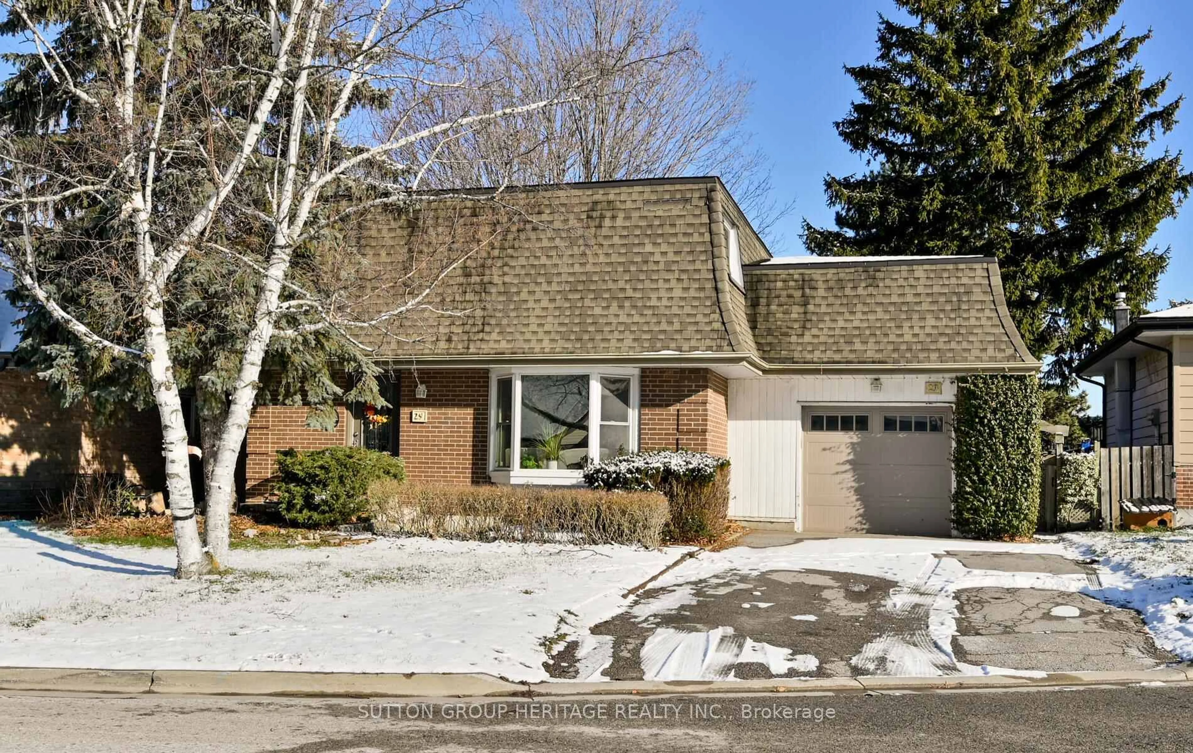 Home with brick exterior material, street for 29 Glenmount Crt, Whitby Ontario L1N 5M7