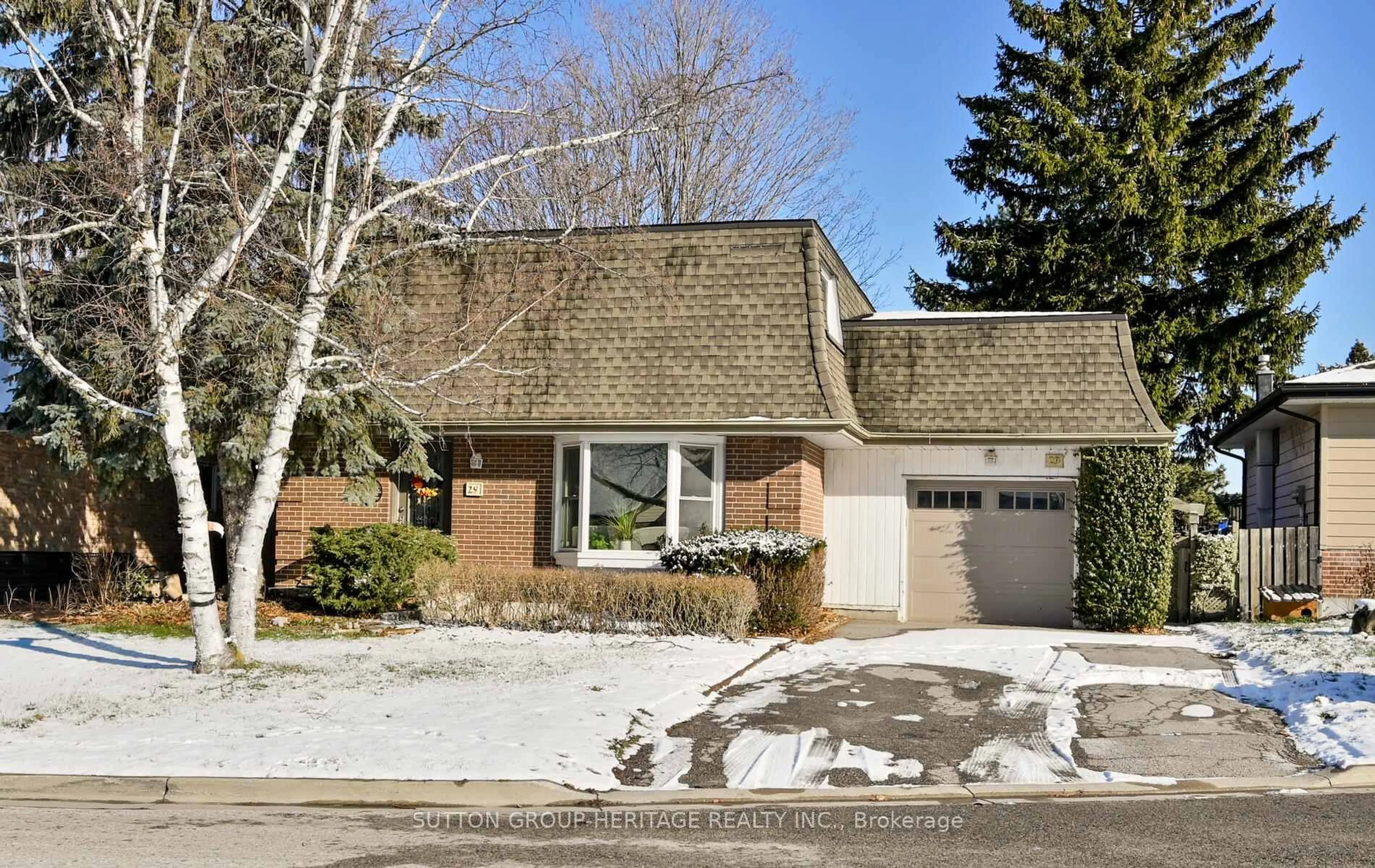 Home with brick exterior material, street for 29 Glenmount Crt, Whitby Ontario L1N 5M7