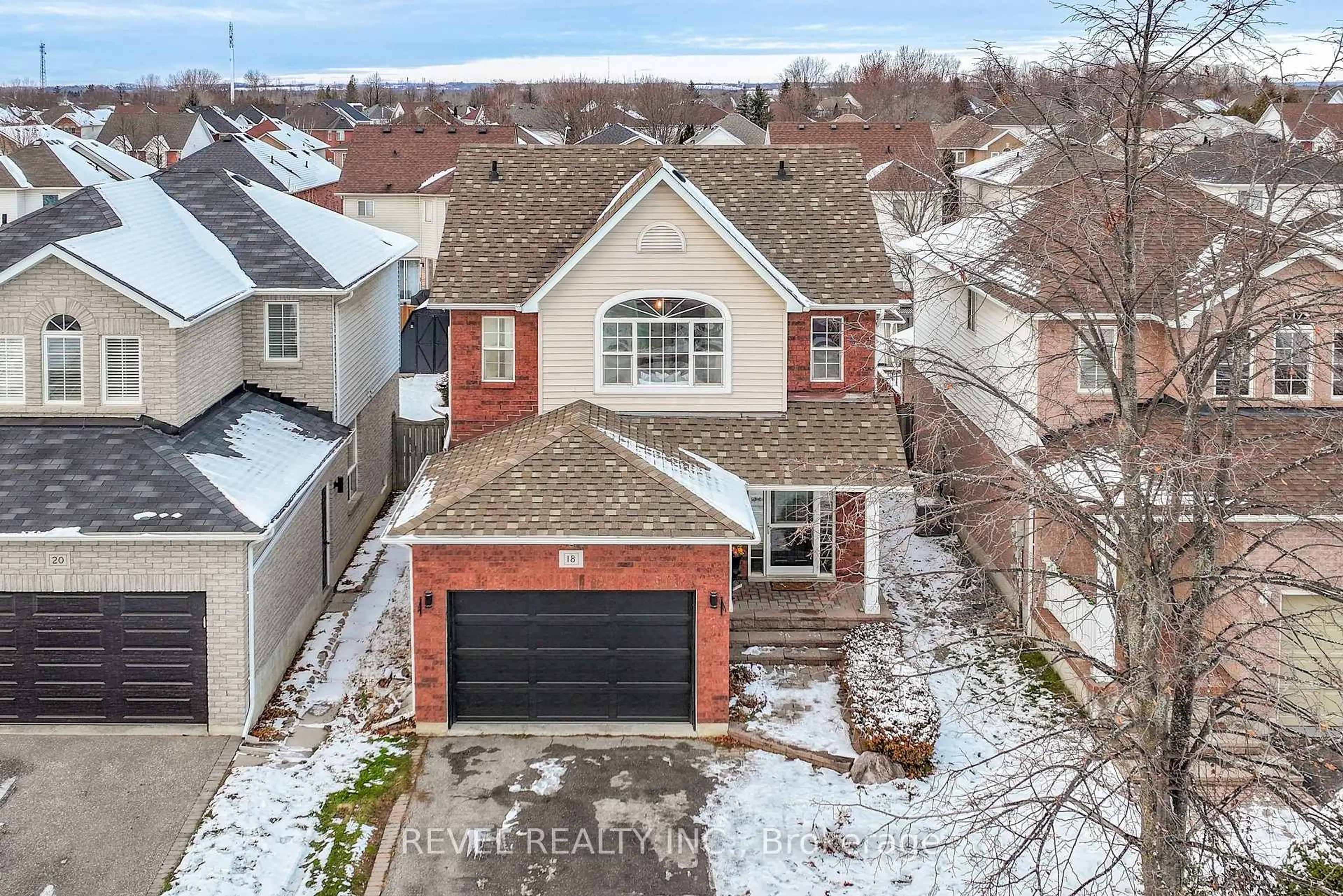 A pic from outside/outdoor area/front of a property/back of a property/a pic from drone, street for 18 Wilkins Cres, Clarington Ontario L1E 3B8