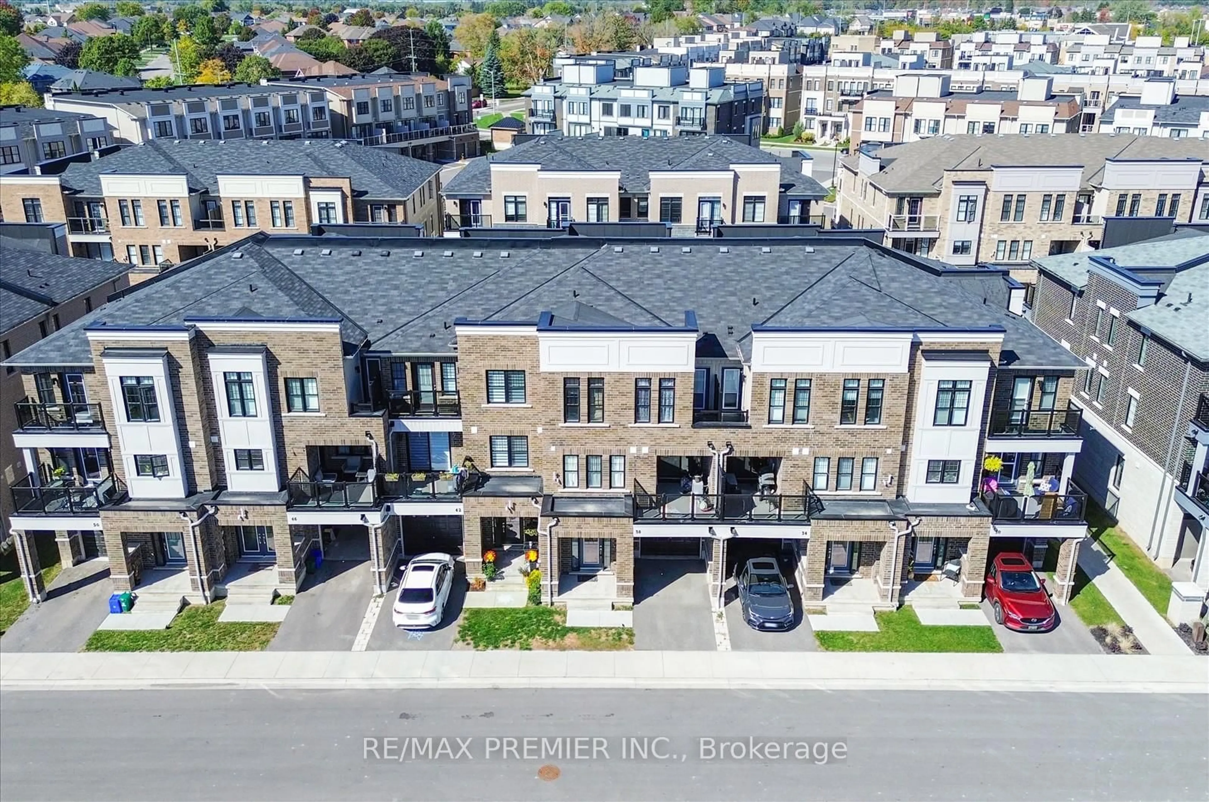 A pic from outside/outdoor area/front of a property/back of a property/a pic from drone, street for 38 King William Way, Clarington Ontario L1C 7E8