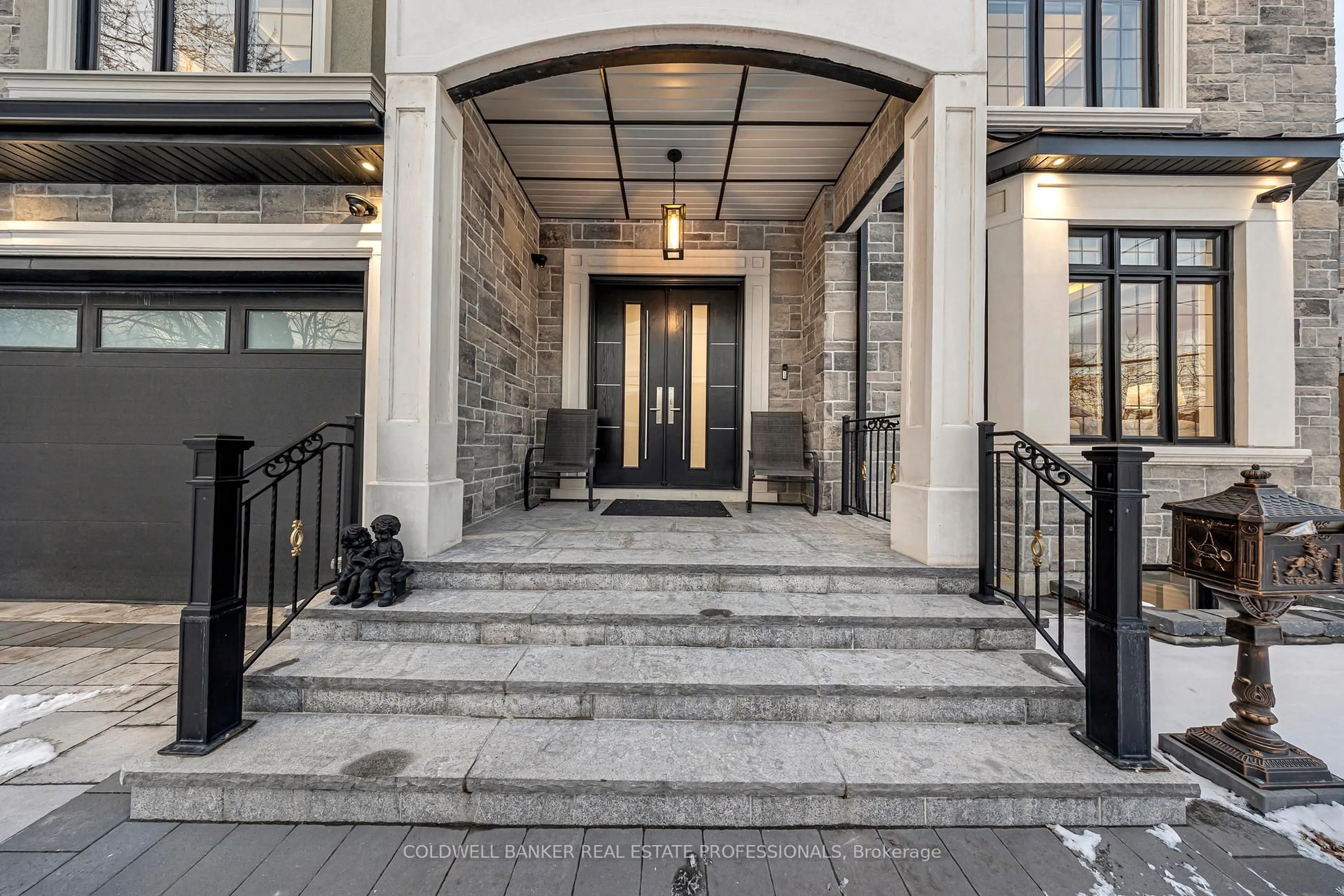 Indoor foyer for 4 Lovering Rd, Toronto Ontario M1T 3C4