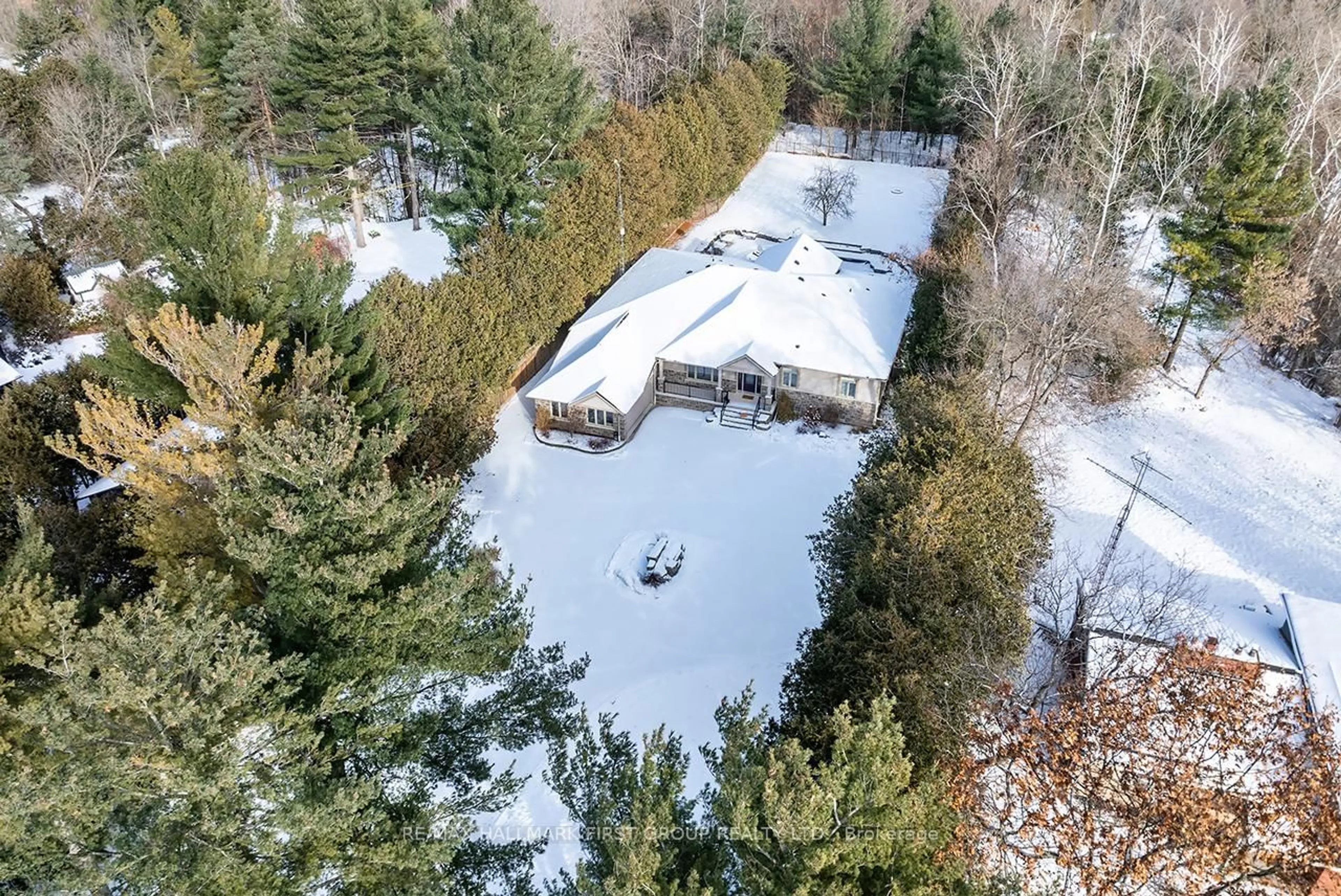 A pic from outside/outdoor area/front of a property/back of a property/a pic from drone, unknown for 15 Shepherd Rd, Whitby Ontario L1M 1G8