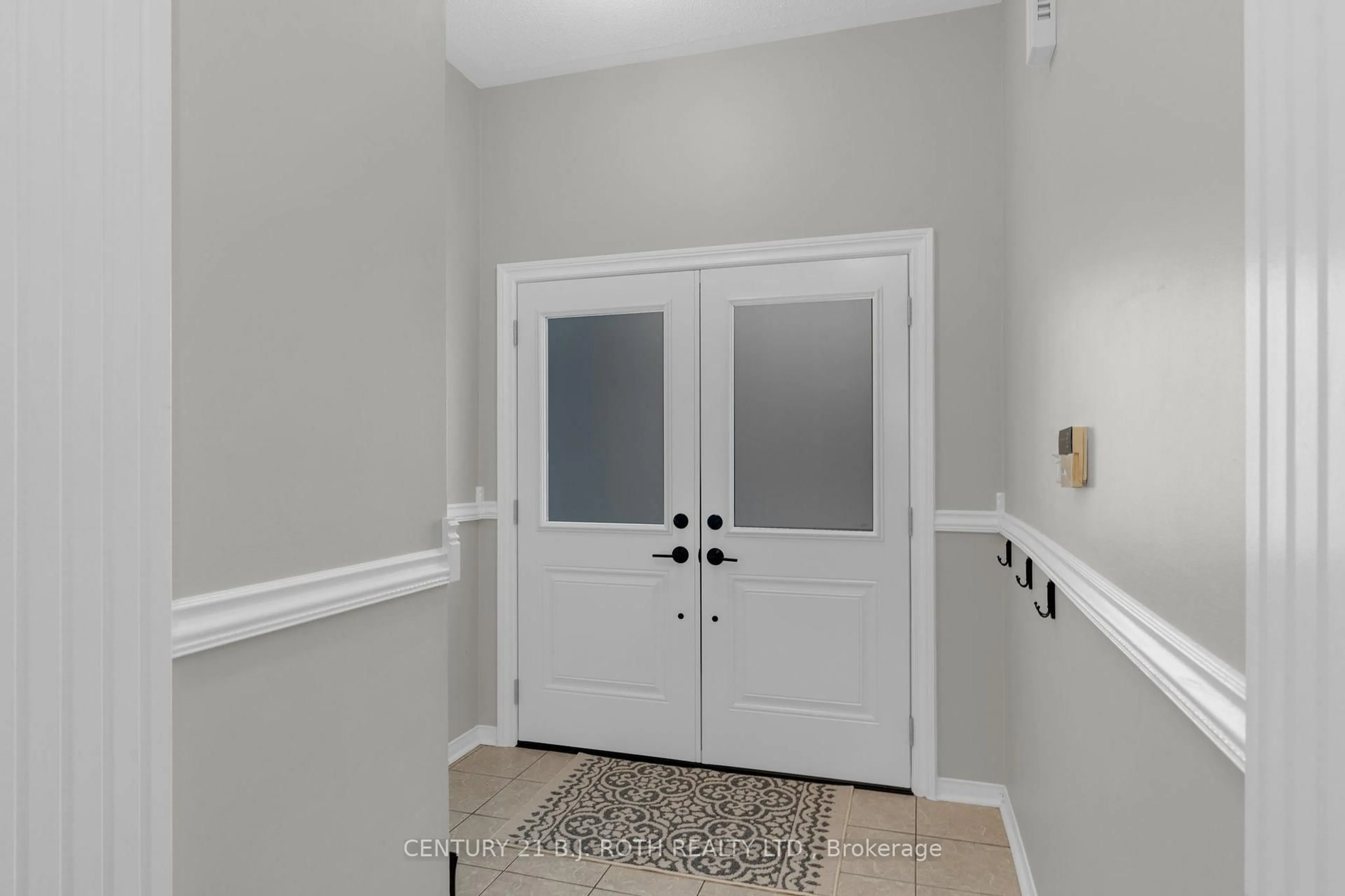 Indoor entryway for 1987 Treetop Way, Pickering Ontario L1V 7C8