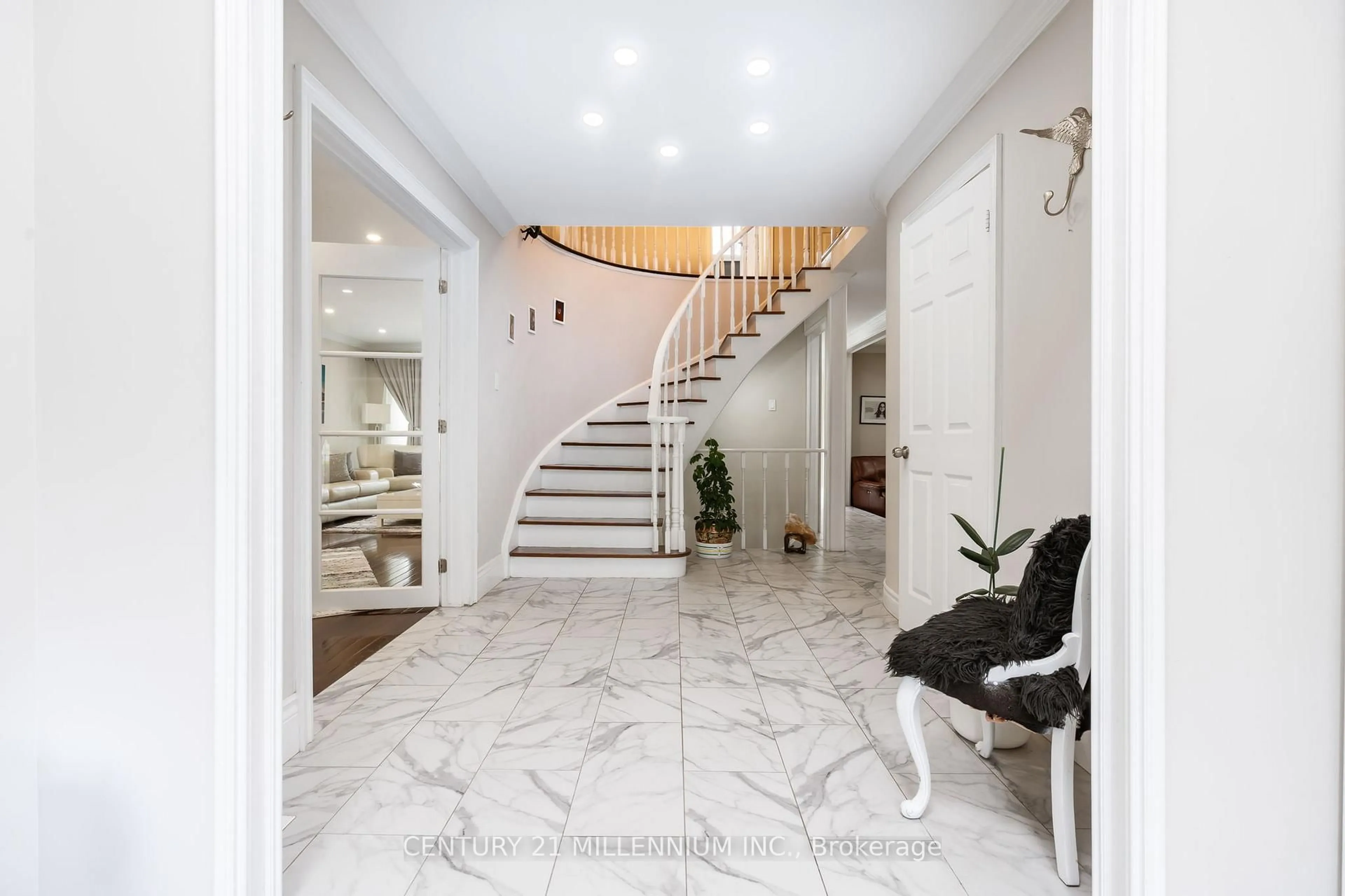Indoor foyer for 62 Stargell Dr, Whitby Ontario L1N 7X5
