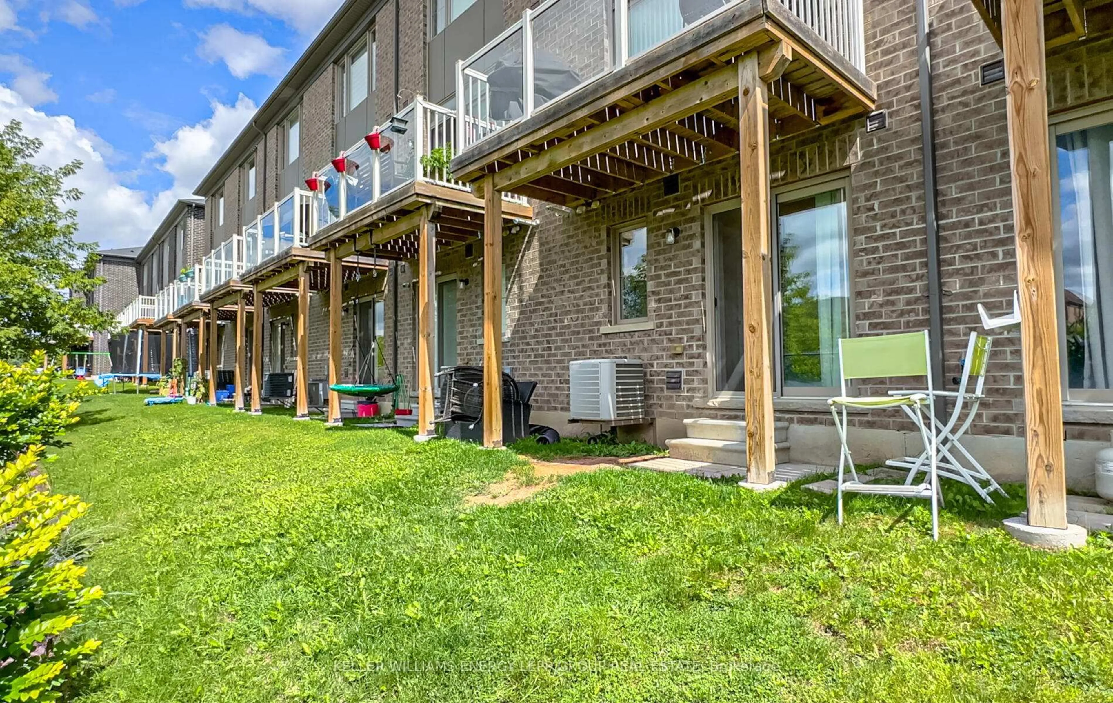 Patio, unknown for 384 Arctic Red Dr #9, Oshawa Ontario L1L 0M5