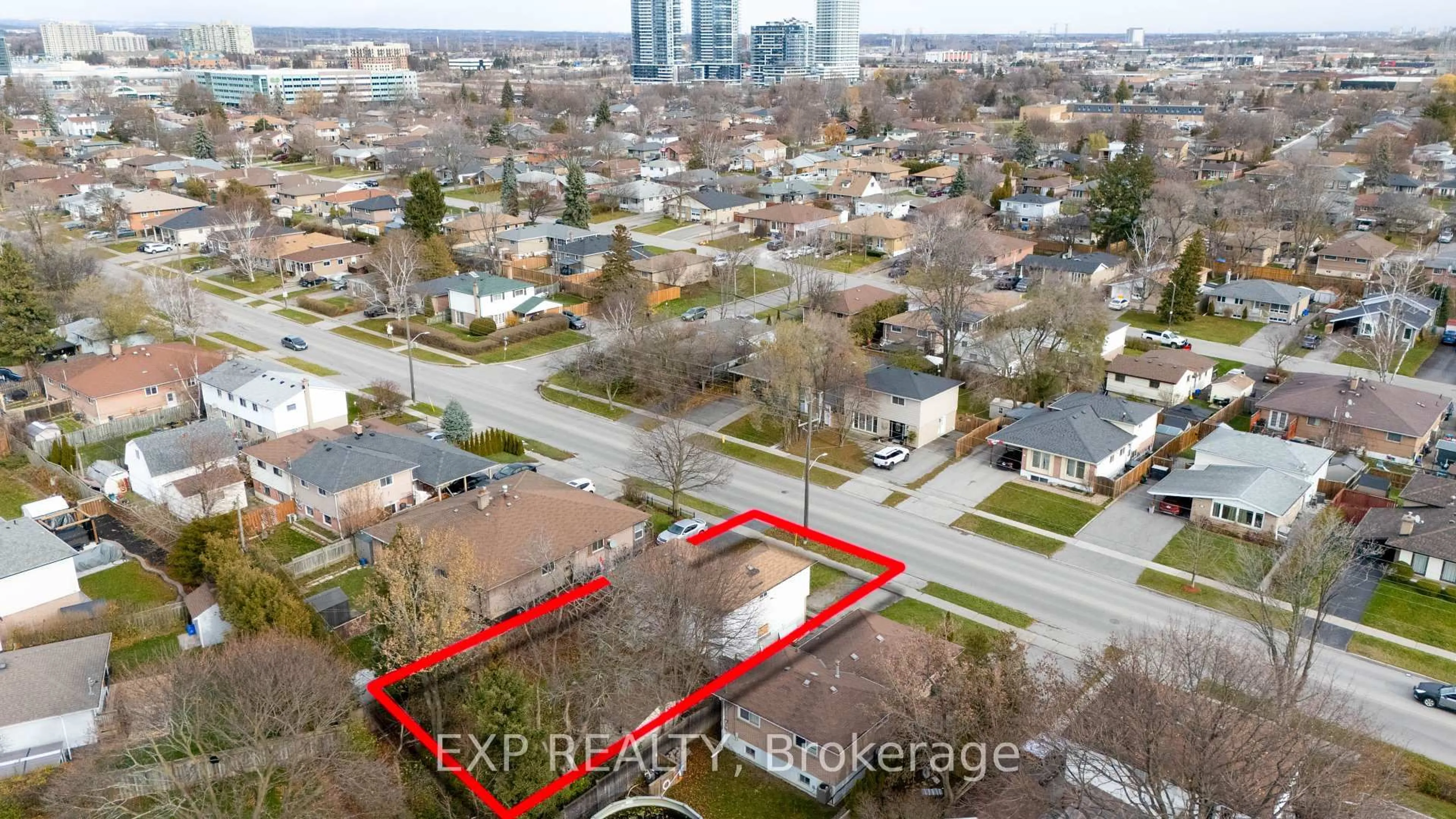 A pic from outside/outdoor area/front of a property/back of a property/a pic from drone, city buildings view from balcony for 868 Liverpool Rd, Pickering Ontario L1W 1S4