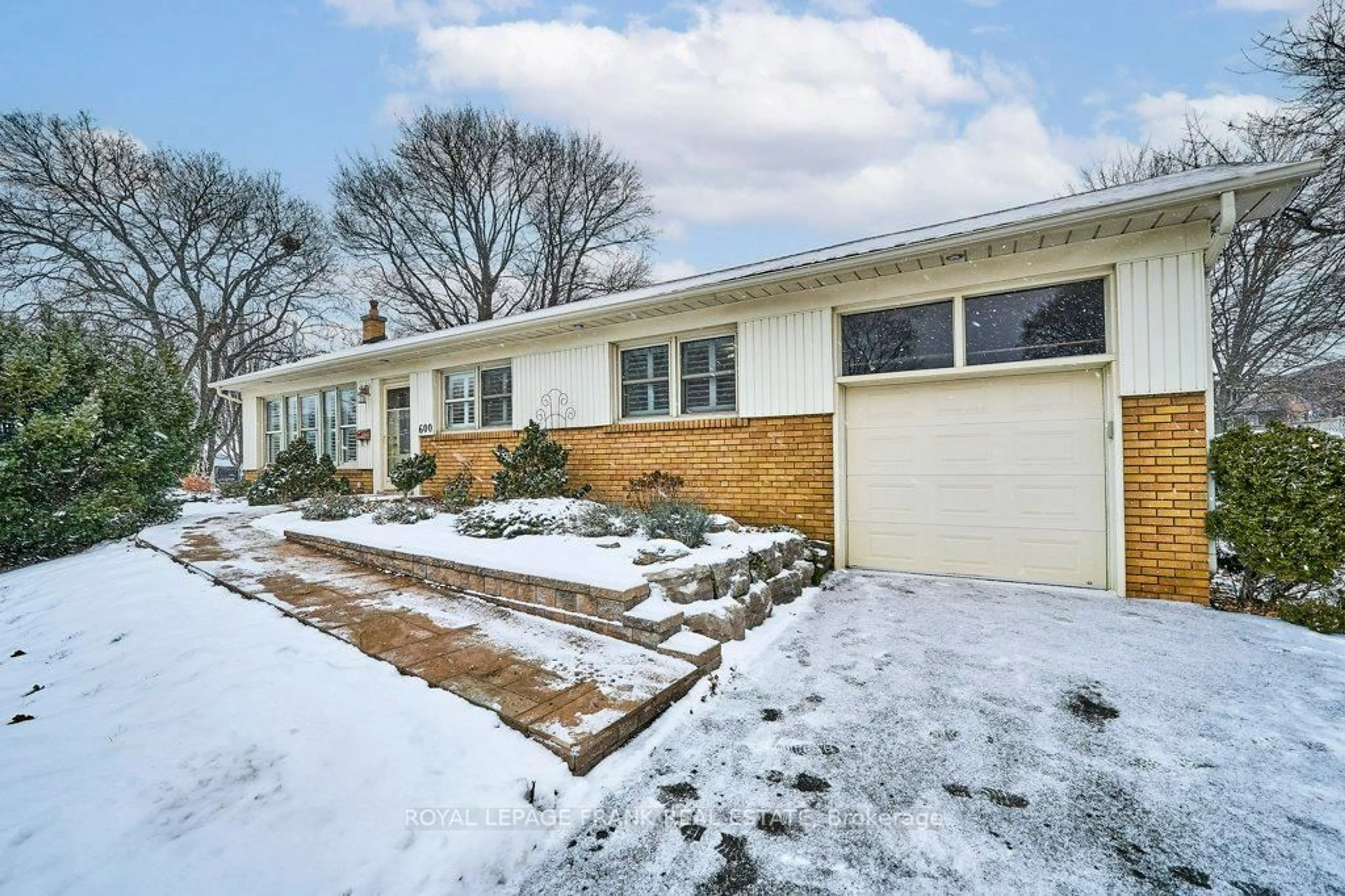 Unknown for 600 Colborne St, Whitby Ontario L1N 1W7