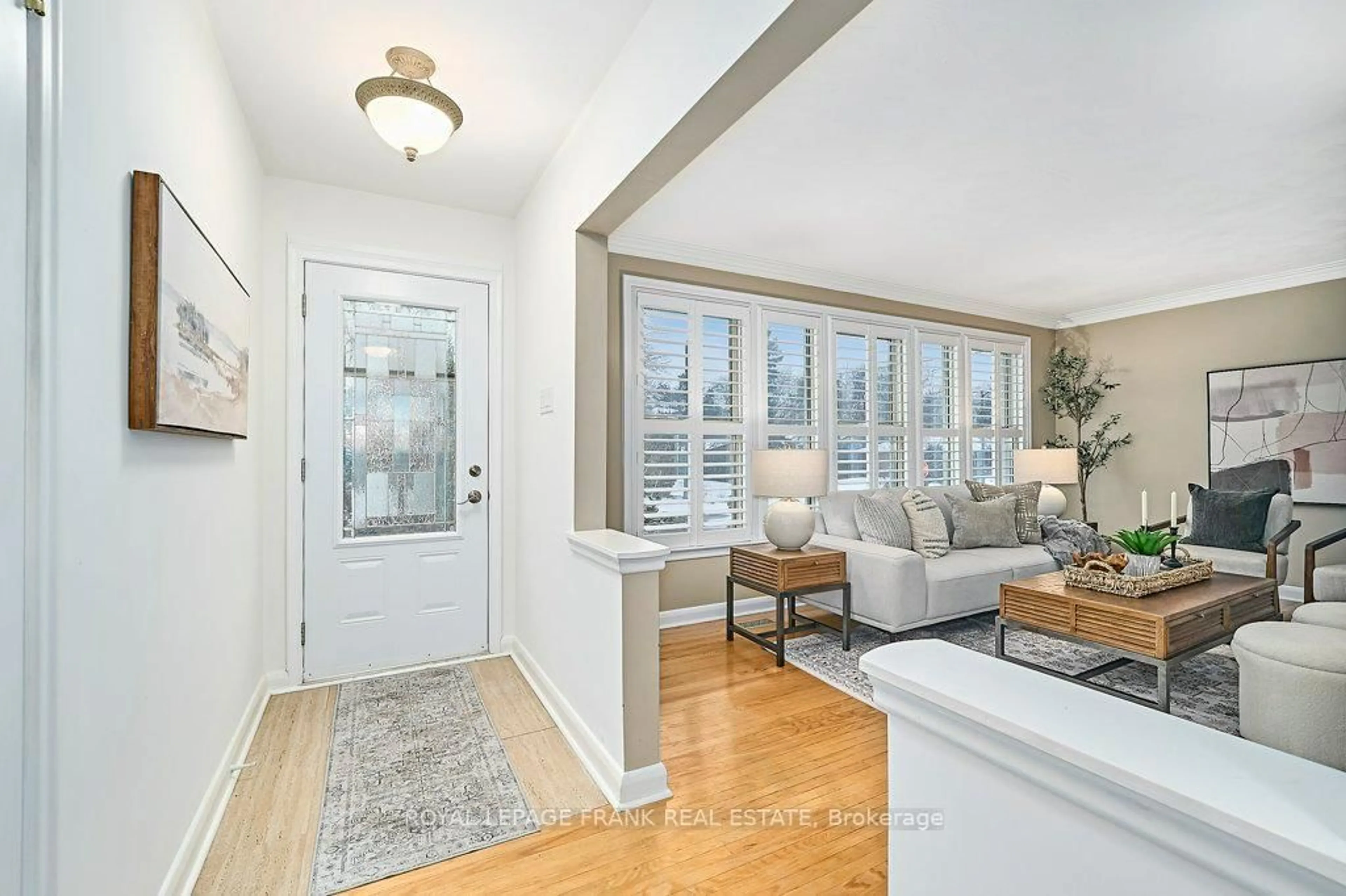 Indoor entryway for 600 Colborne St, Whitby Ontario L1N 1W7