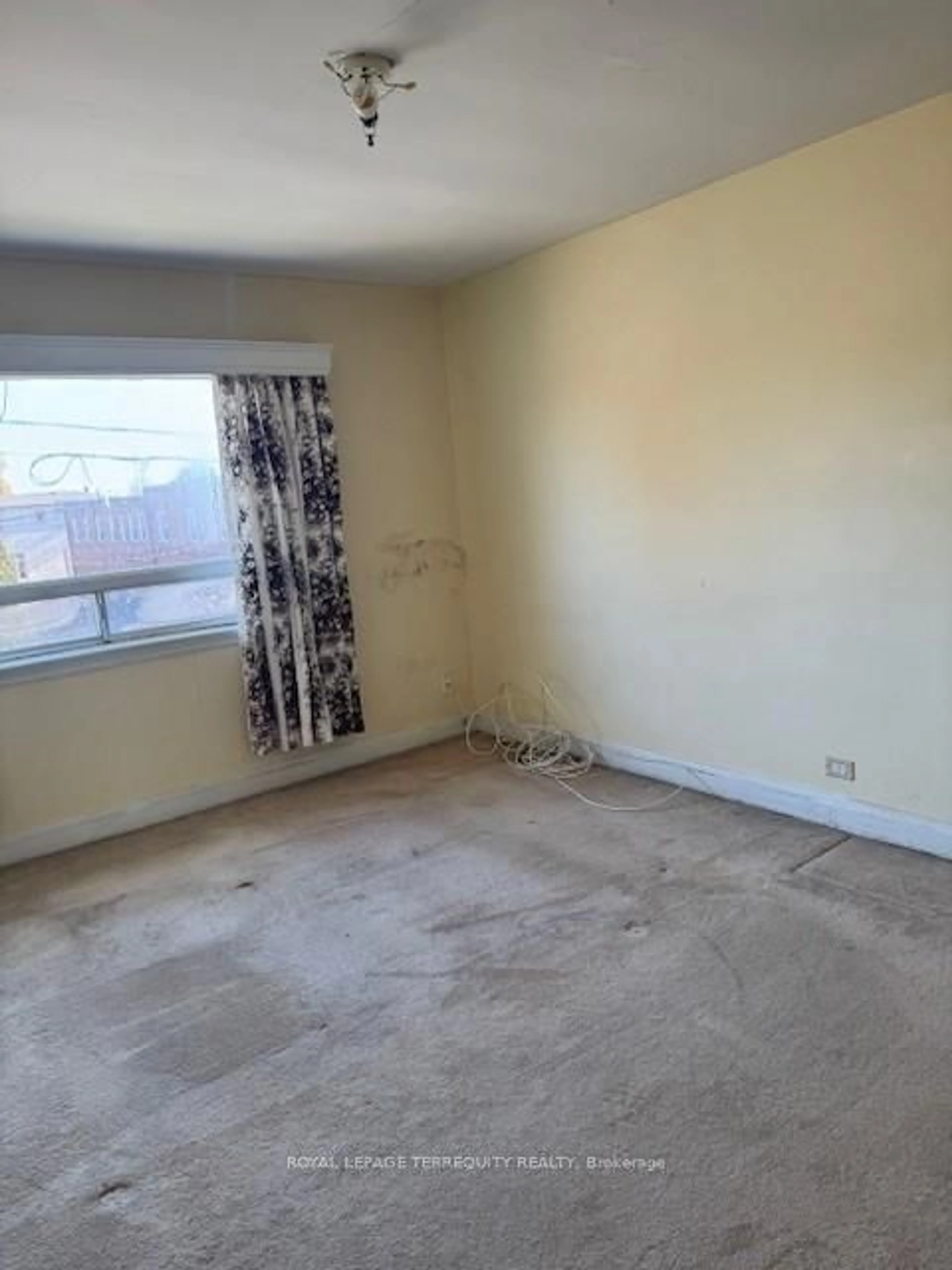 A pic of a room for 304 Donlands Ave, Toronto Ontario M4J 3R6
