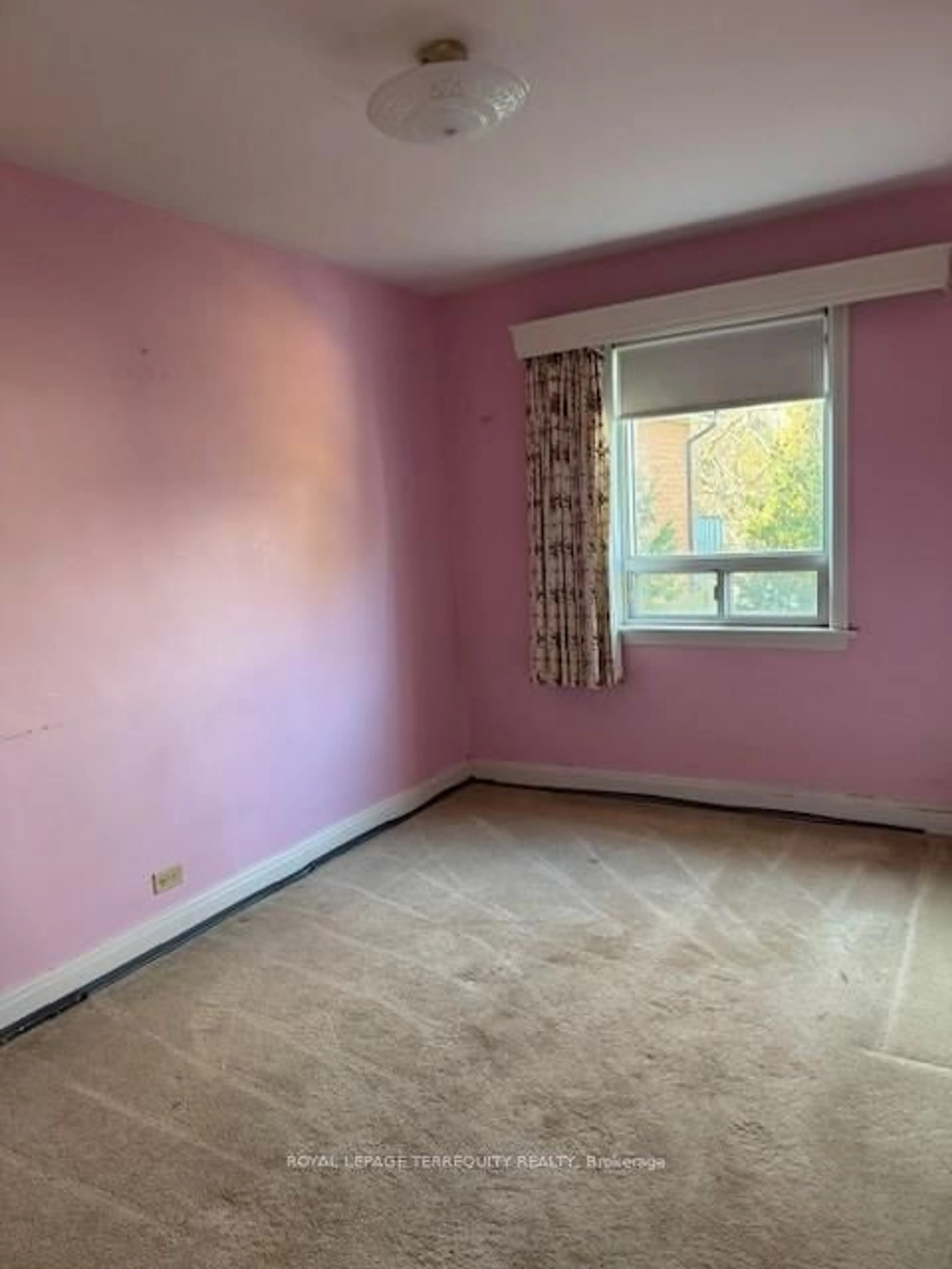 A pic of a room for 304 Donlands Ave, Toronto Ontario M4J 3R6