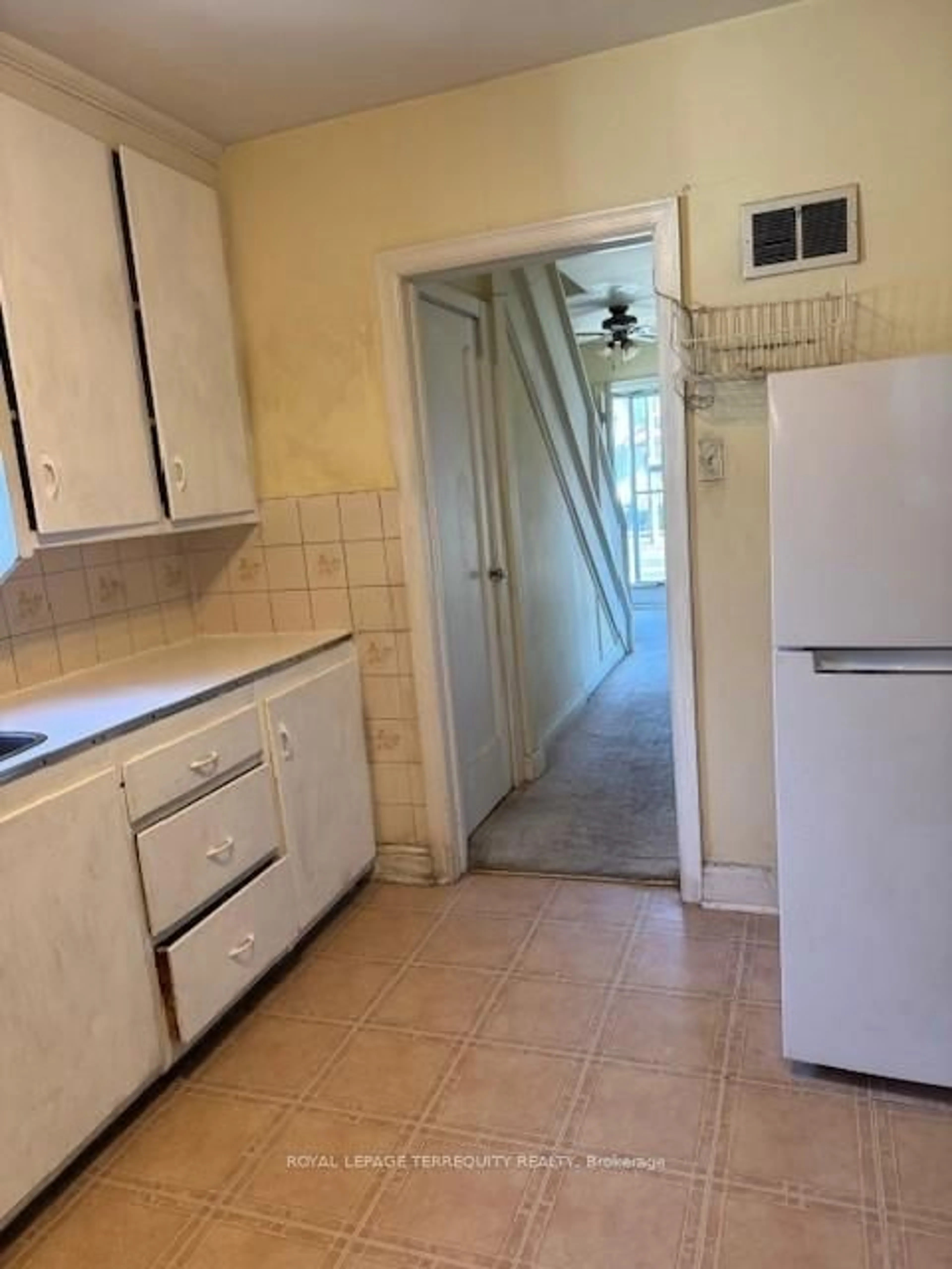 Standard kitchen, unknown for 304 Donlands Ave, Toronto Ontario M4J 3R6