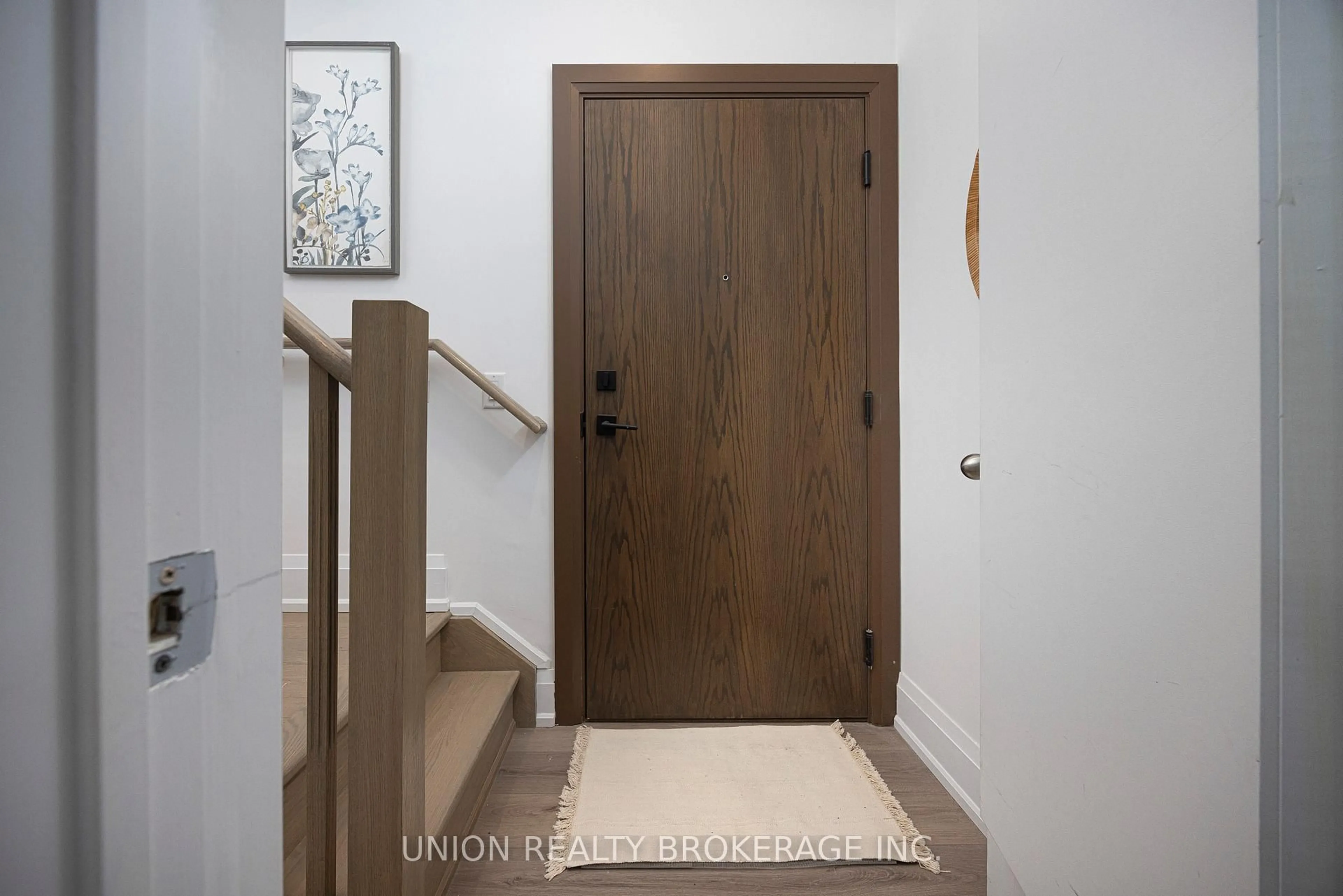 Indoor entryway for 1316 Kingston Rd #701, Toronto Ontario M1N 1P6