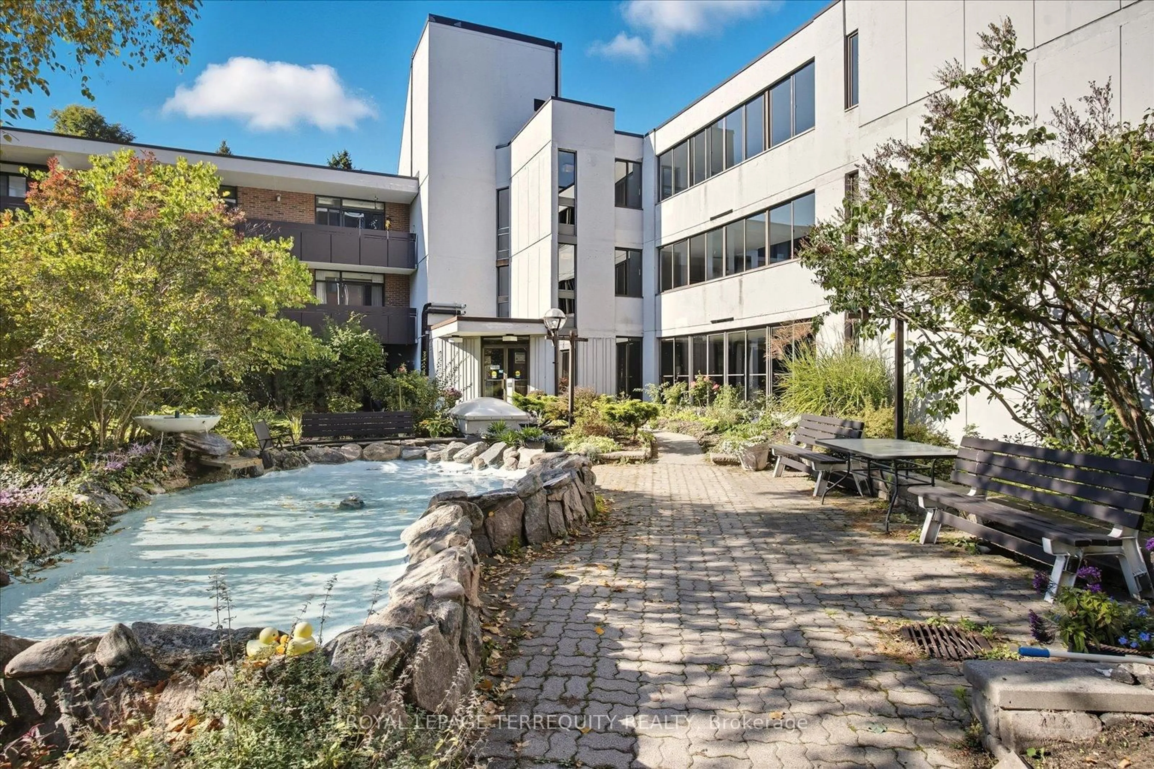 Patio, building for 50 Old Kingston Rd #5-209, Toronto Ontario M1E 3J5