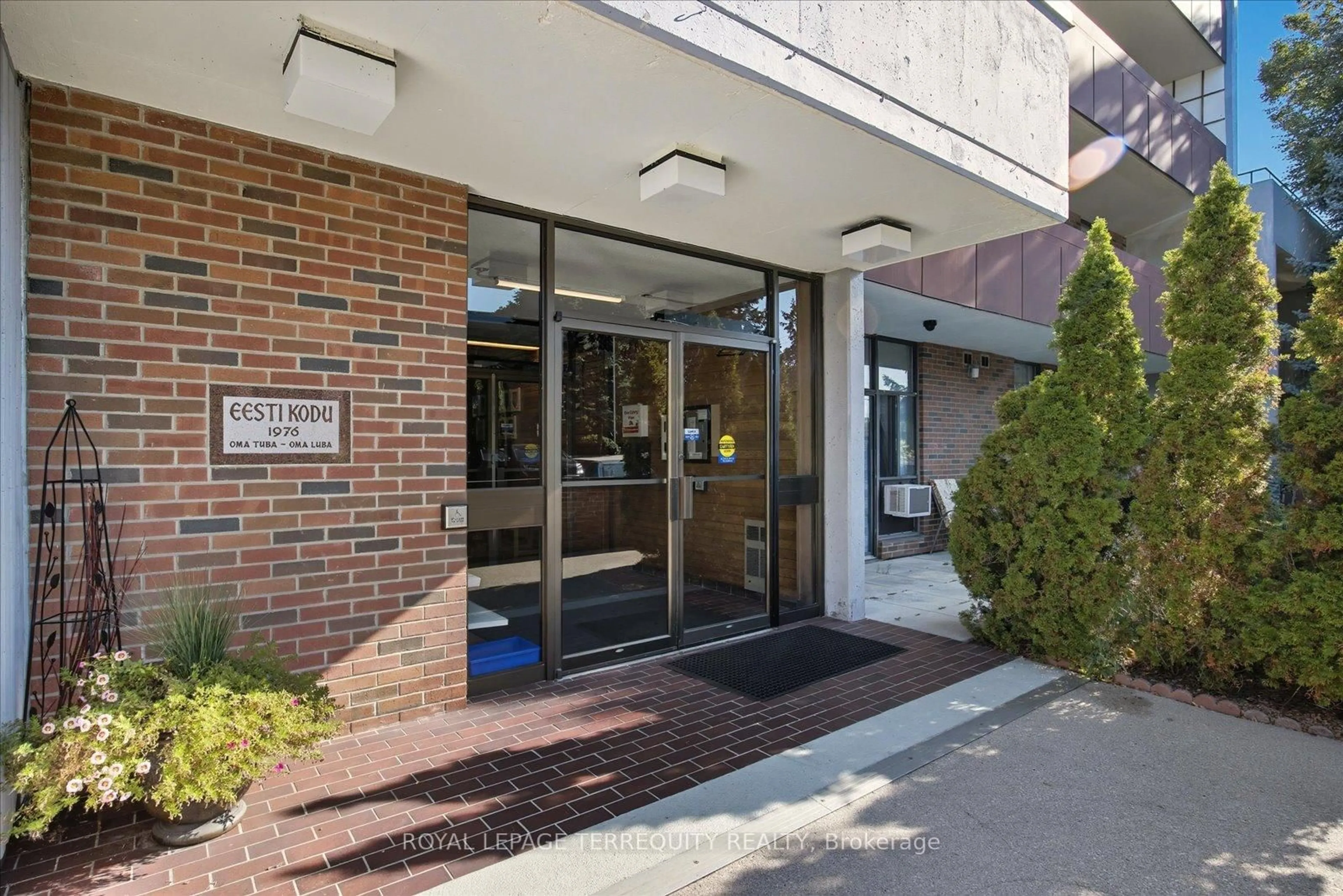 Indoor foyer for 50 Old Kingston Rd #5-209, Toronto Ontario M1E 3J5