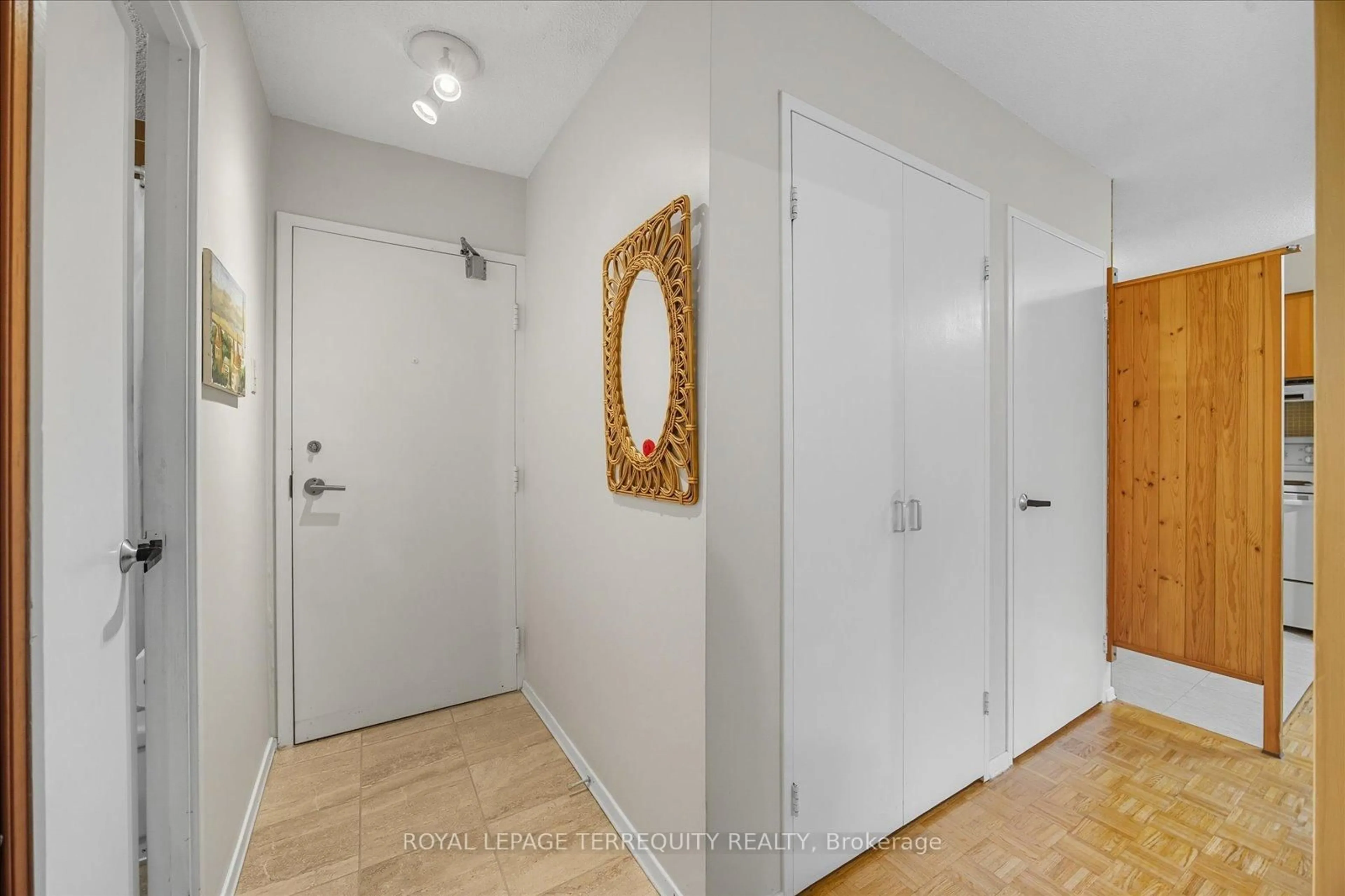 Indoor entryway for 50 Old Kingston Rd #5-209, Toronto Ontario M1E 3J5