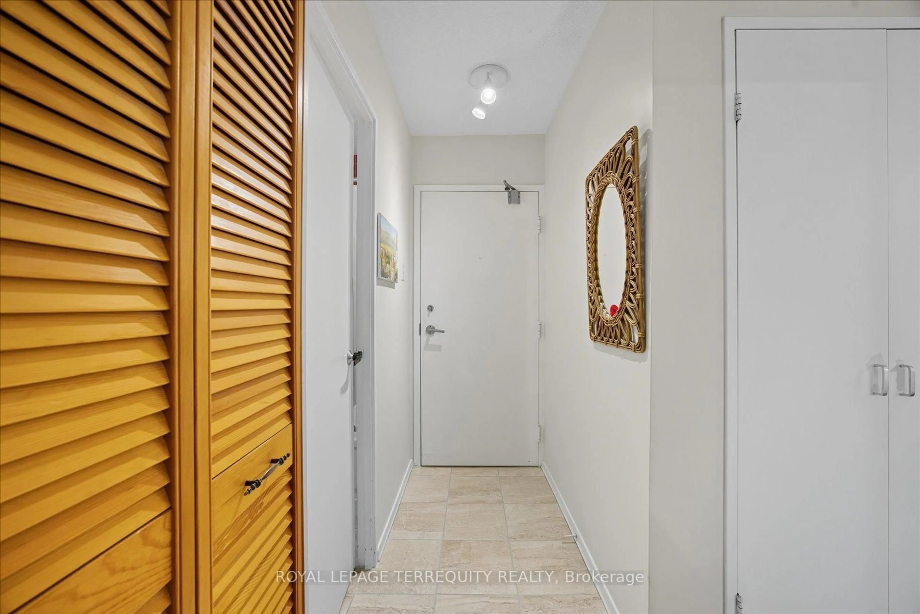 Indoor entryway for 50 Old Kingston Rd #5-209, Toronto Ontario M1E 3J5
