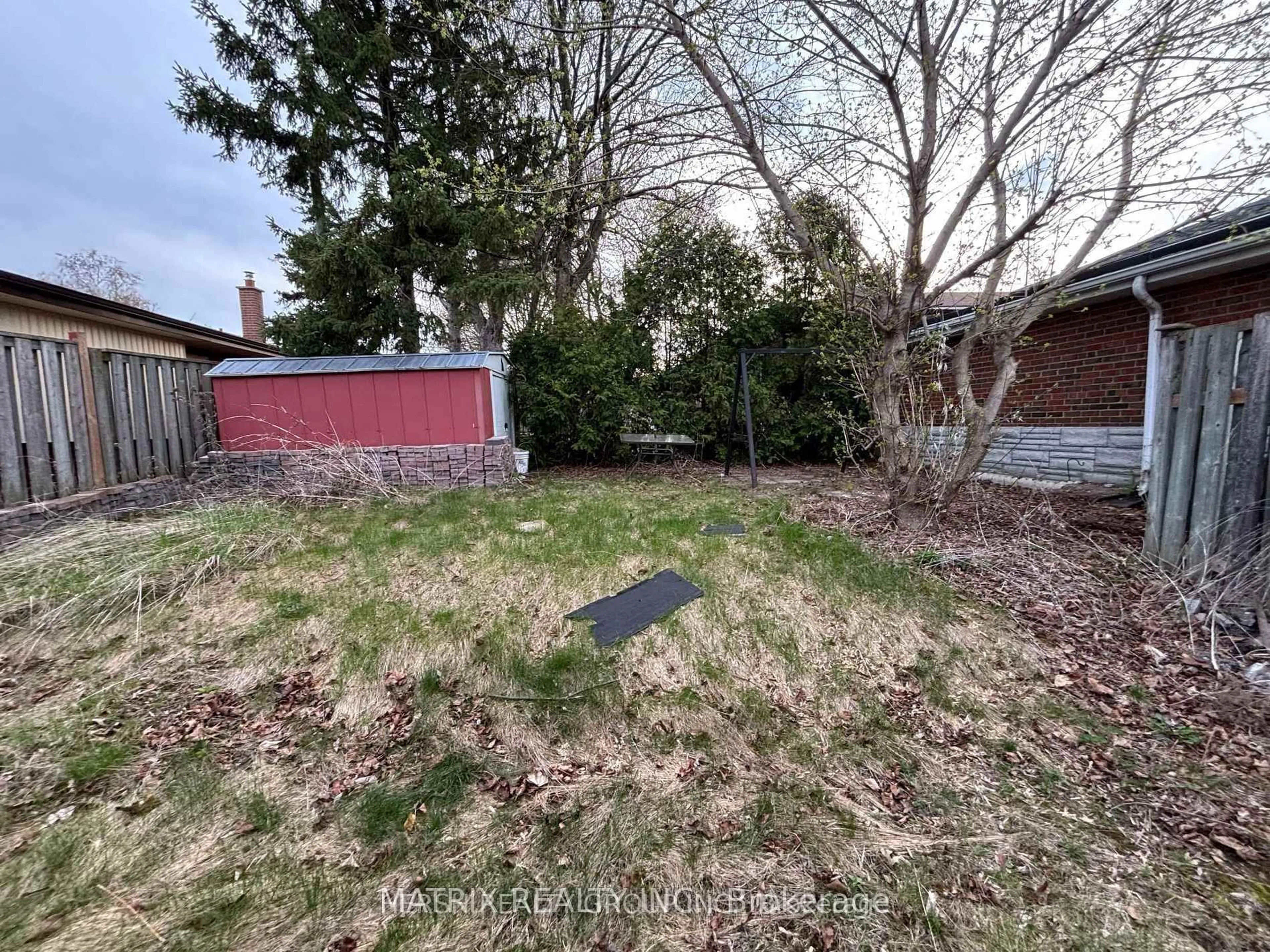 A pic from outside/outdoor area/front of a property/back of a property/a pic from drone, street for 36 Gaiety Dr, Toronto Ontario M1H 1C1