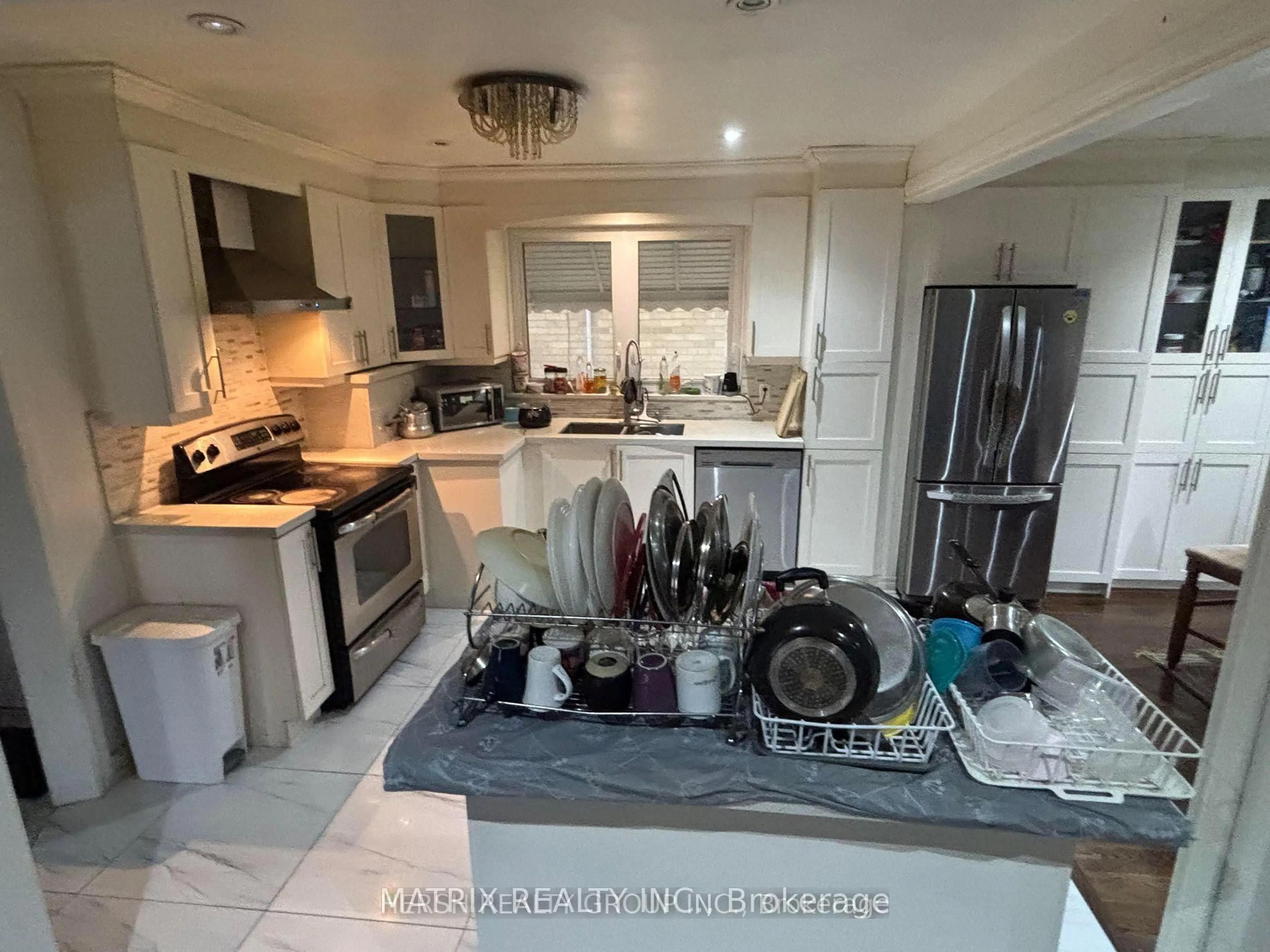 Open concept kitchen, ceramic/tile floor for 36 Gaiety Dr, Toronto Ontario M1H 1C1