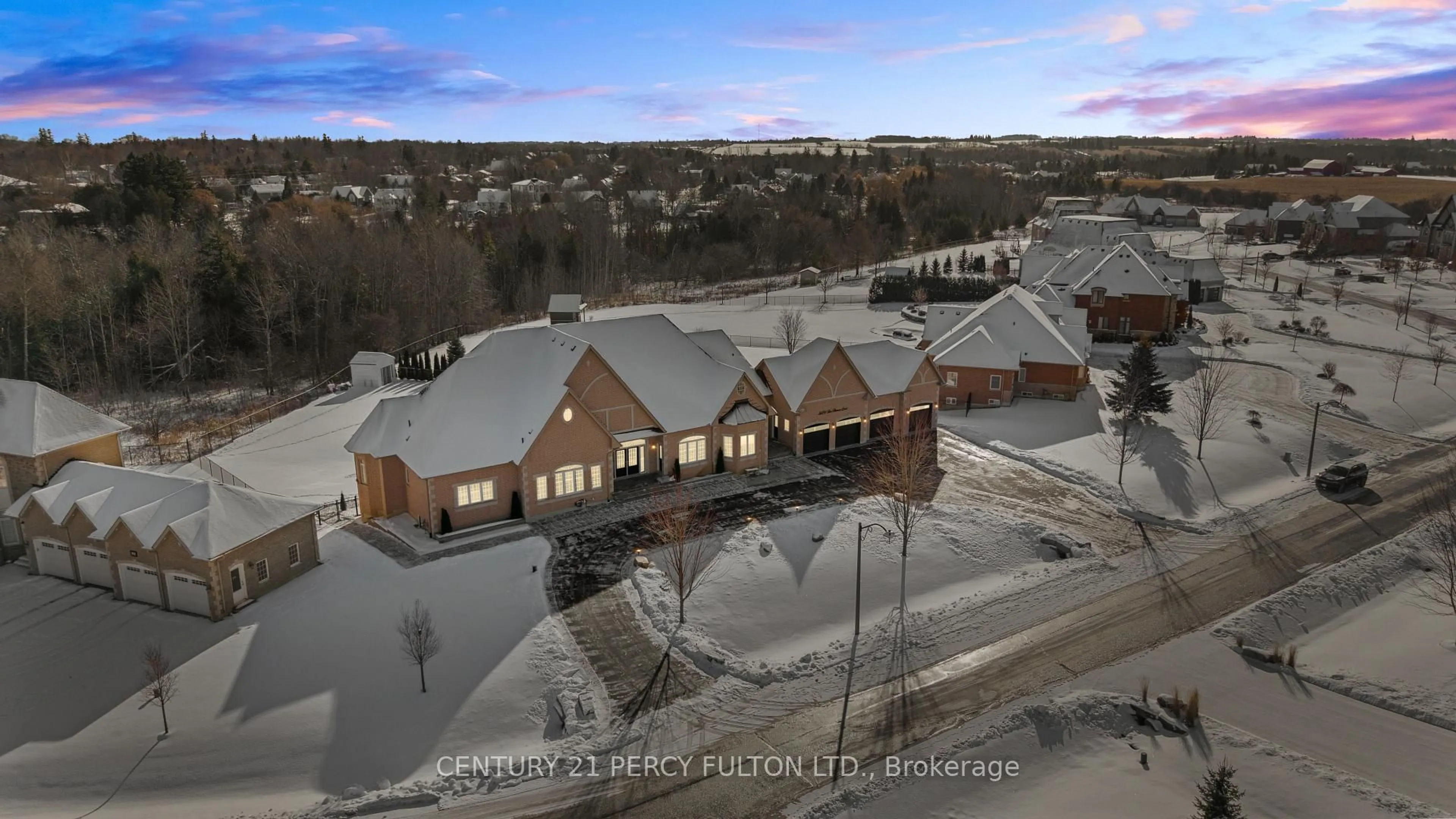 A pic from outside/outdoor area/front of a property/back of a property/a pic from drone, unknown for 5121 Tom Thomson Crt, Pickering Ontario L1Y 0A1