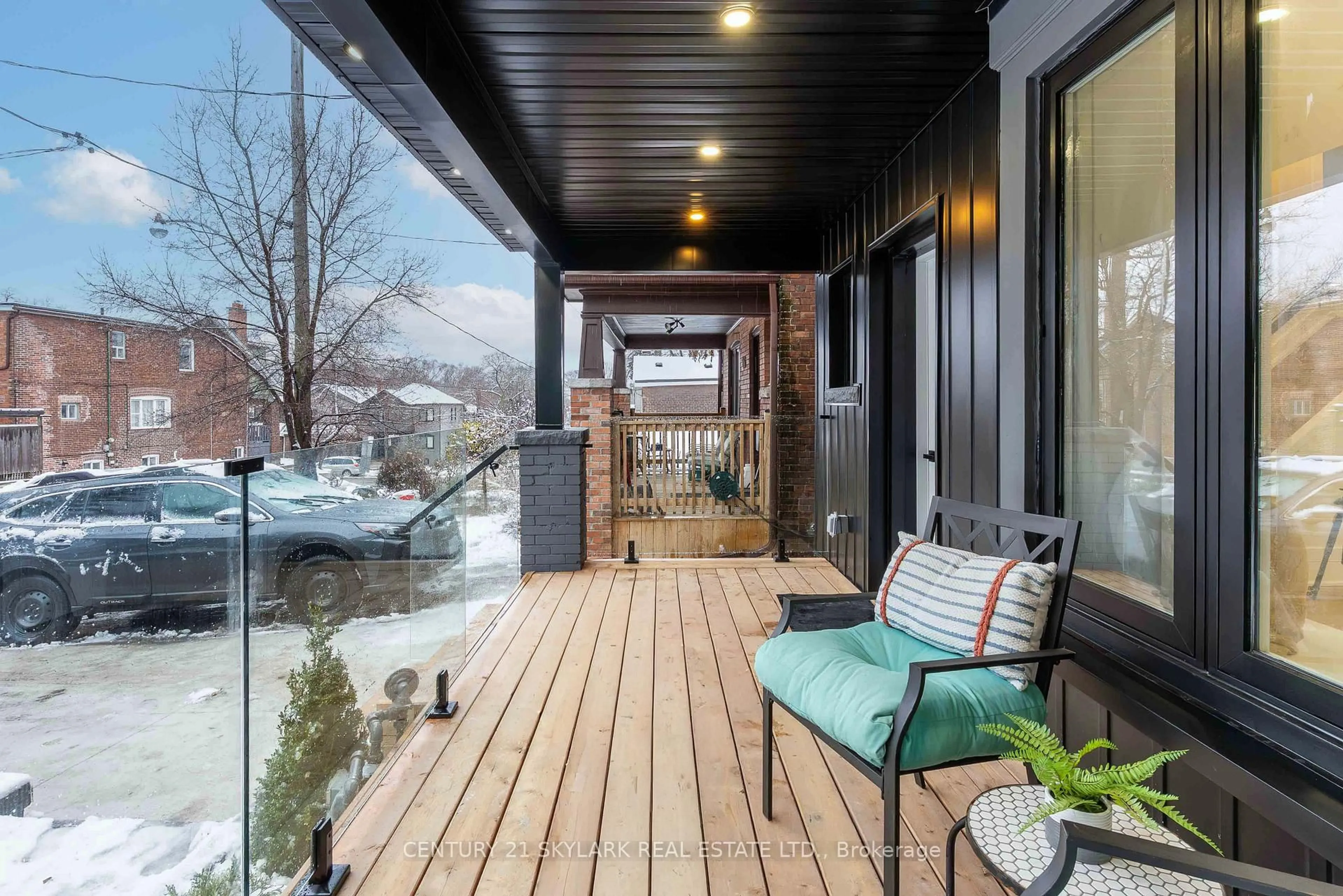 Patio, unknown for 208 Gainsborough Rd, Toronto Ontario M4L 3C6