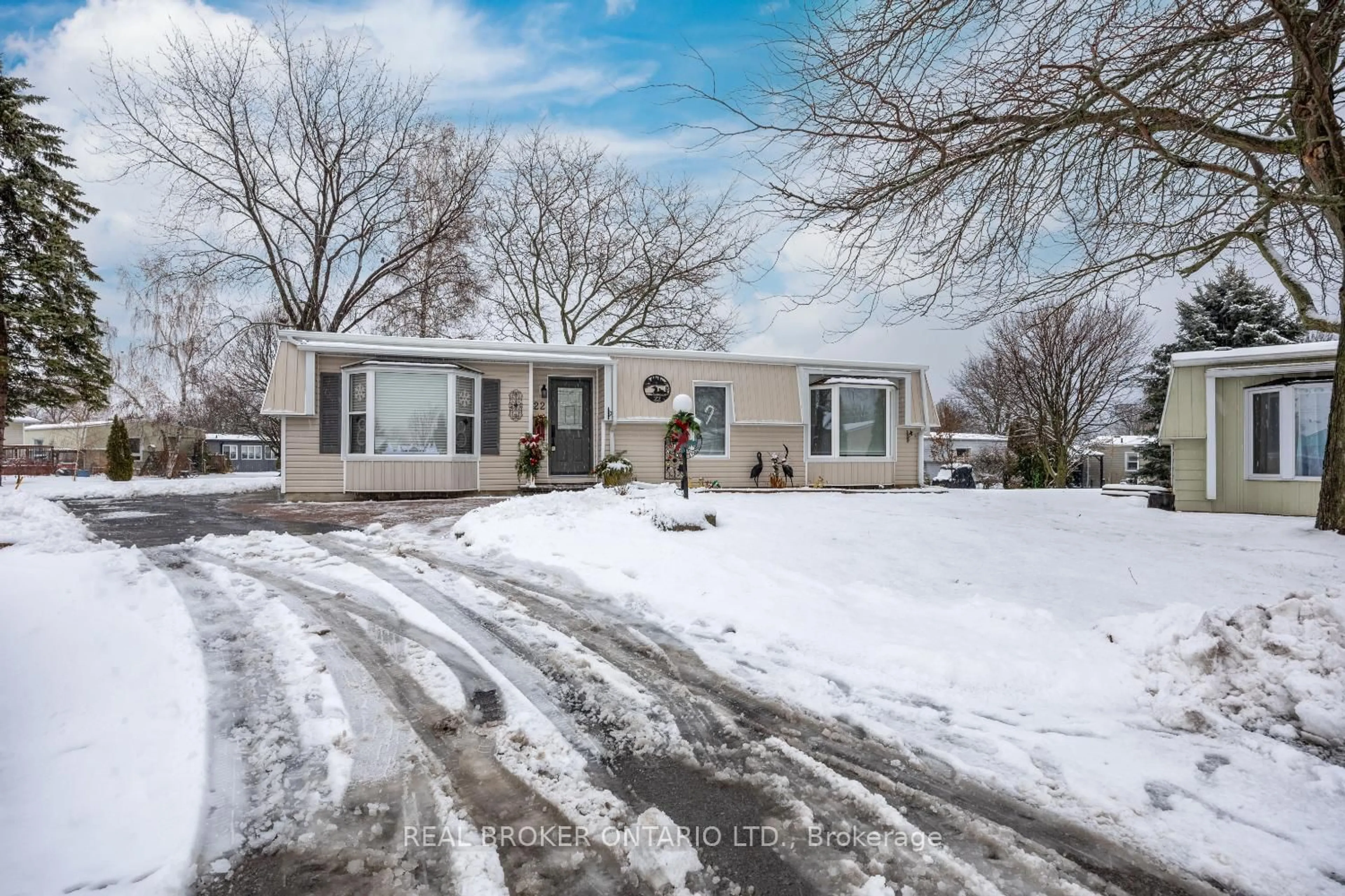 Unknown for 22 Champlain Crt, Clarington Ontario L1B 1A5