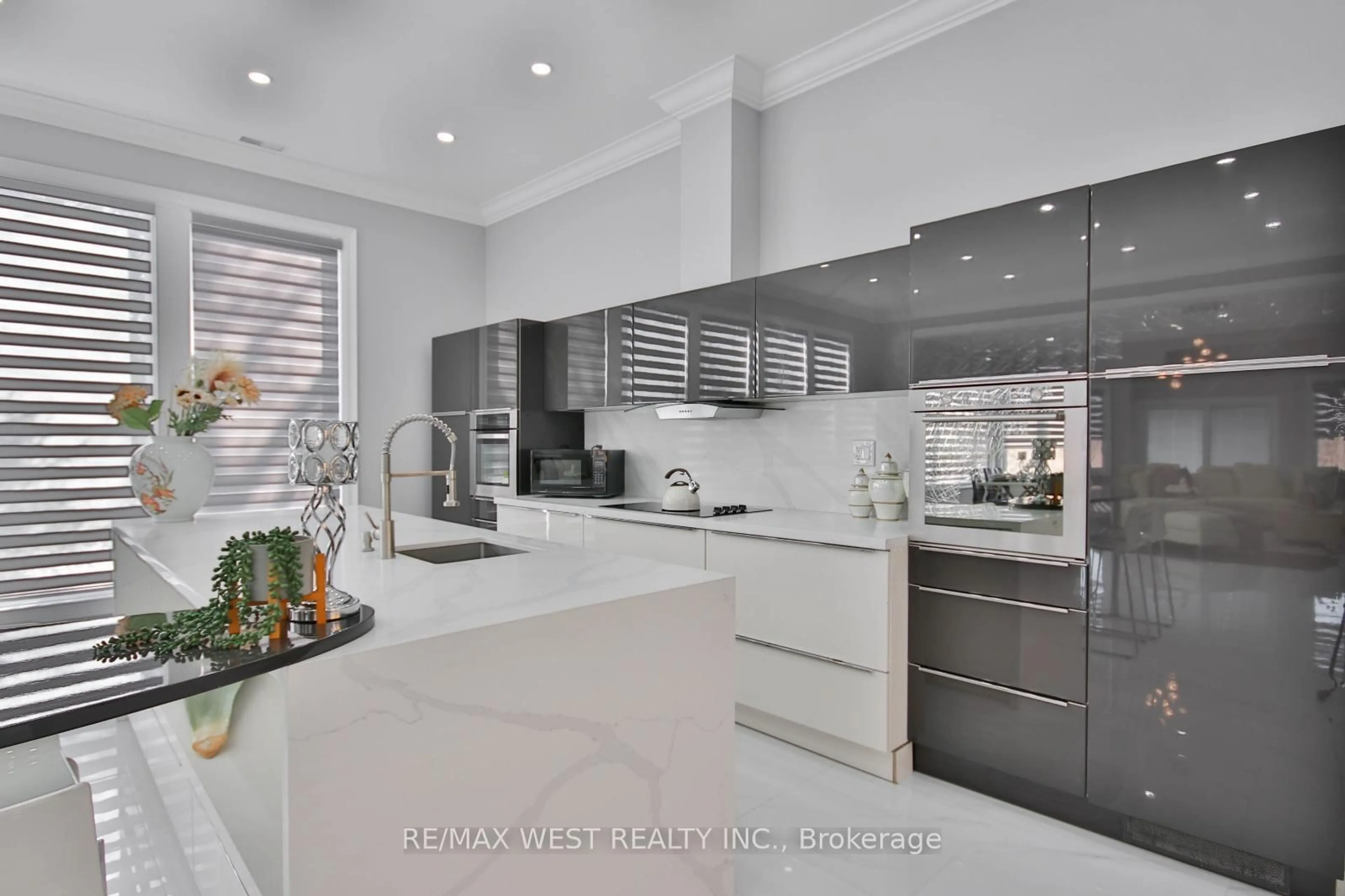 Contemporary kitchen, ceramic/tile floor for 493 Townline Rd, Clarington Ontario L1E 2J4