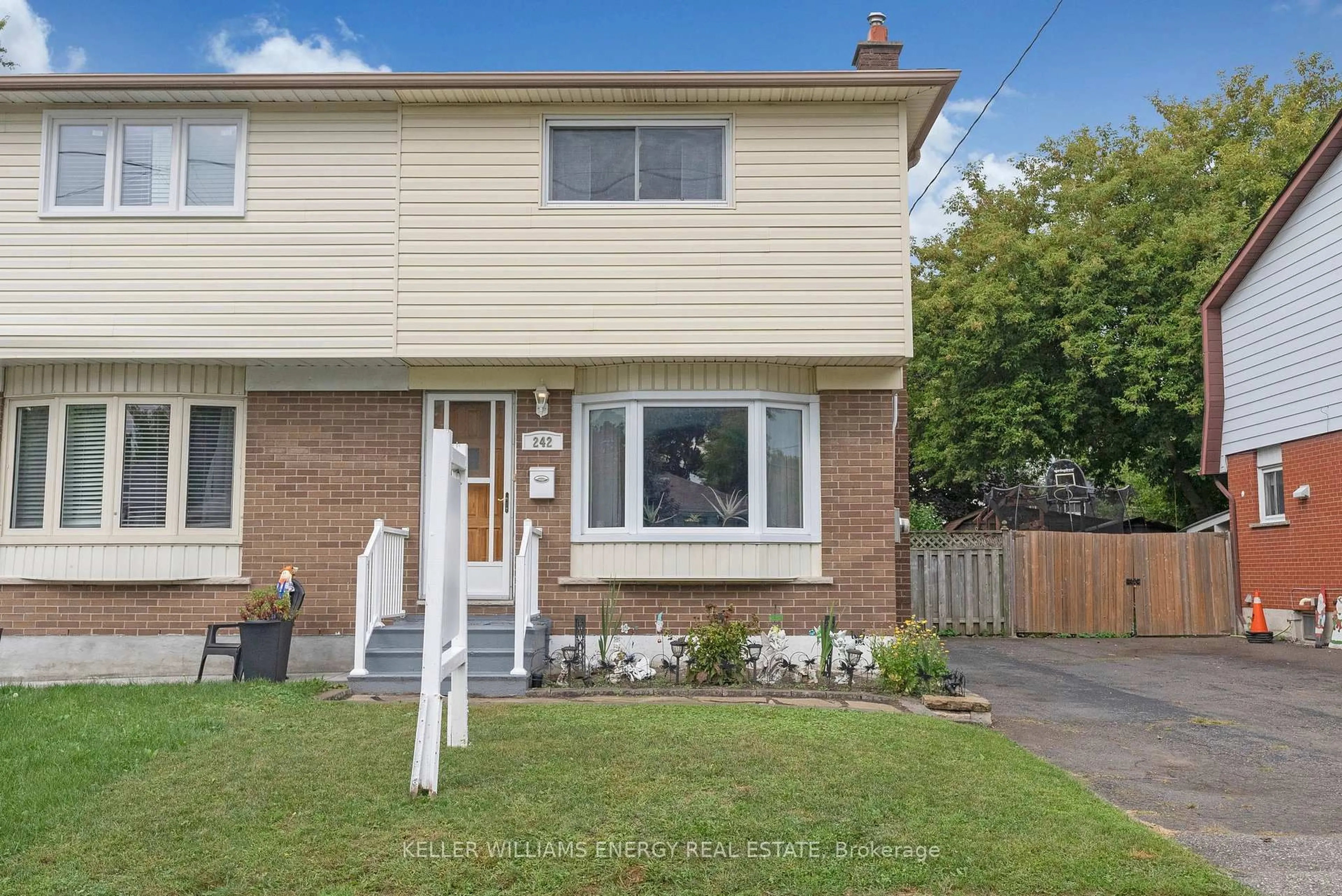 Home with brick exterior material, street for 242 Waverly St, Oshawa Ontario L1J 5V4