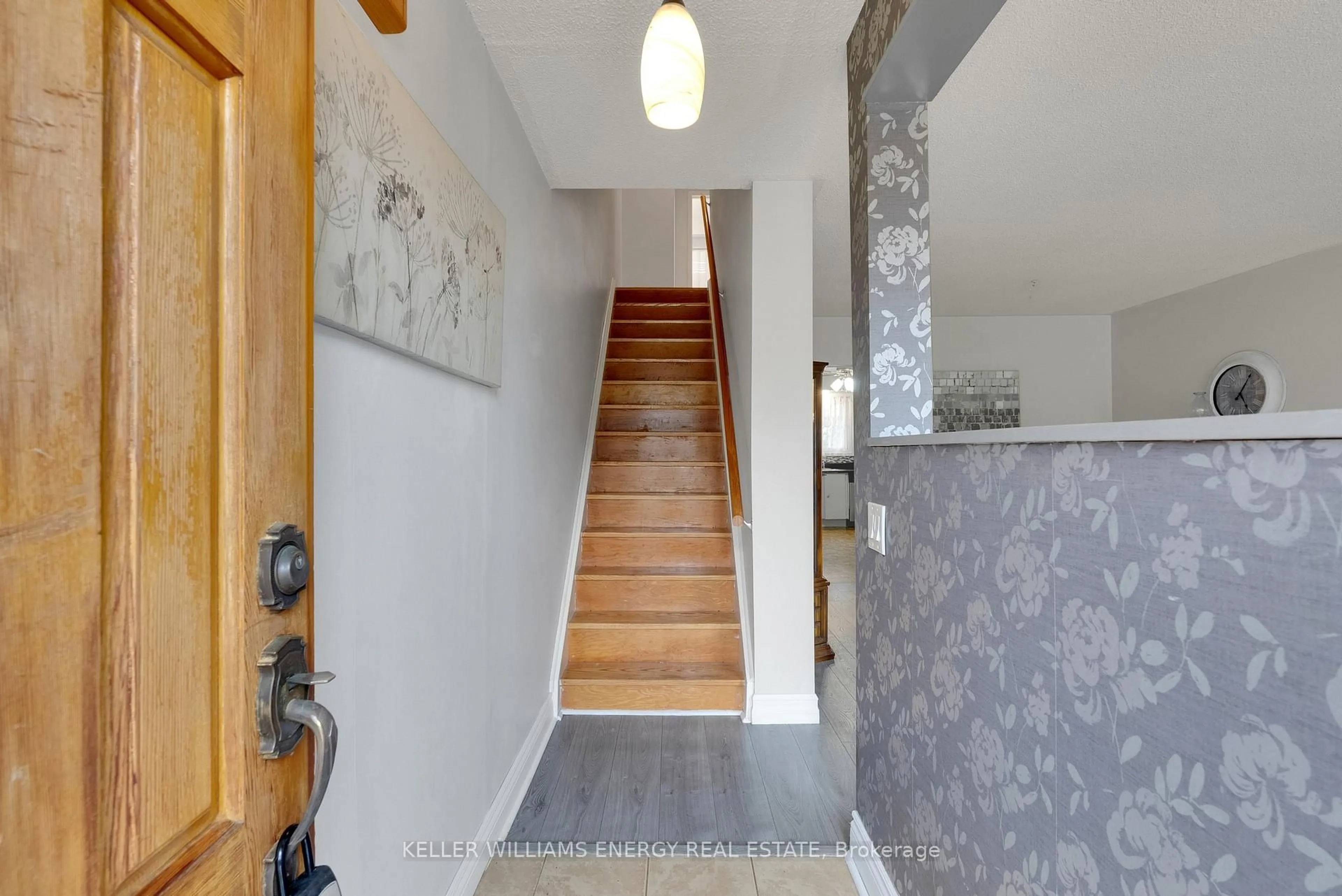 Unknown for 242 Waverly St, Oshawa Ontario L1J 5V4