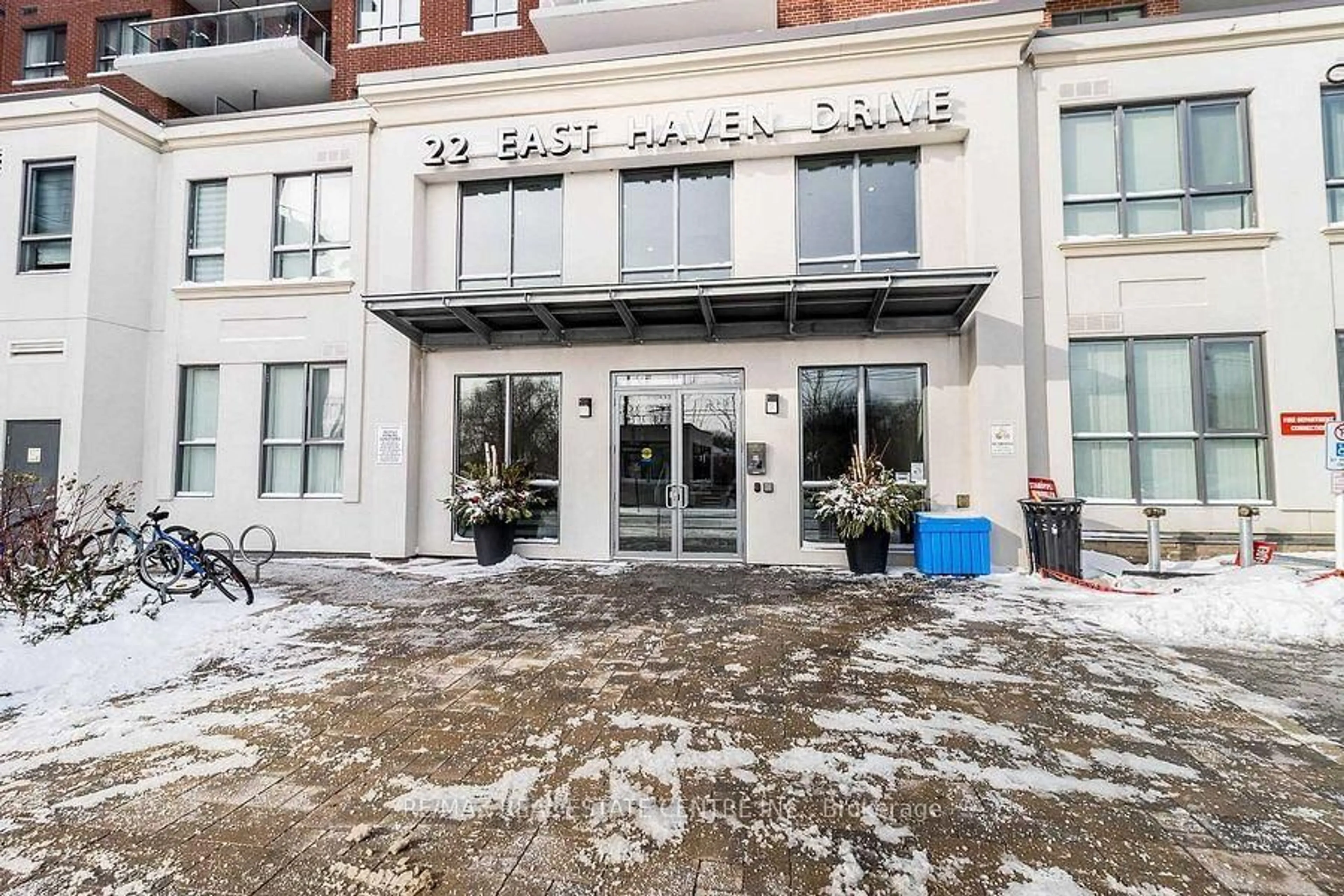 Patio, building for 22 East Haven Dr #638, Toronto Ontario M1N 0B4