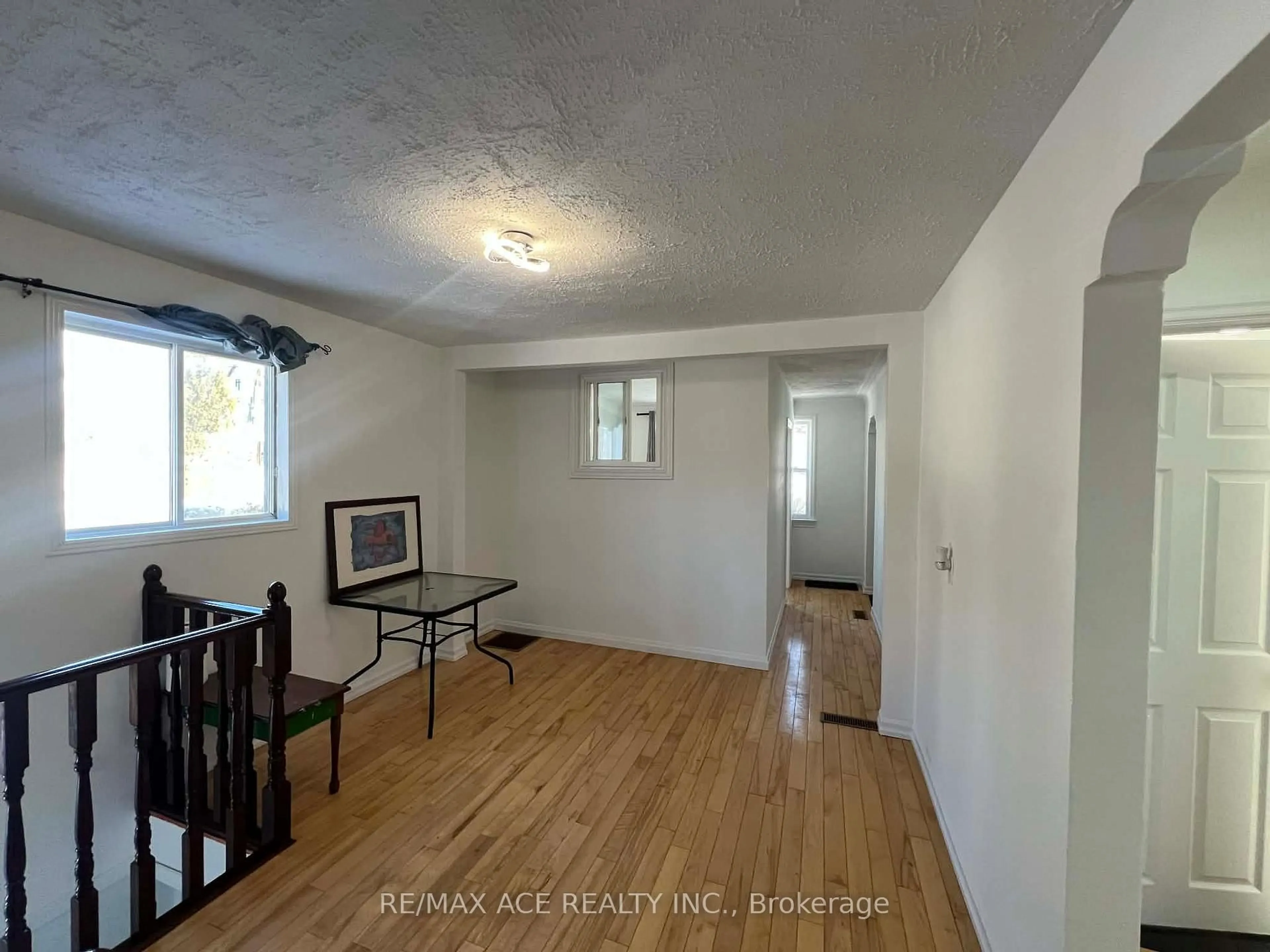 A pic of a room for 294 Pharmacy Ave, Toronto Ontario M1L 3G2