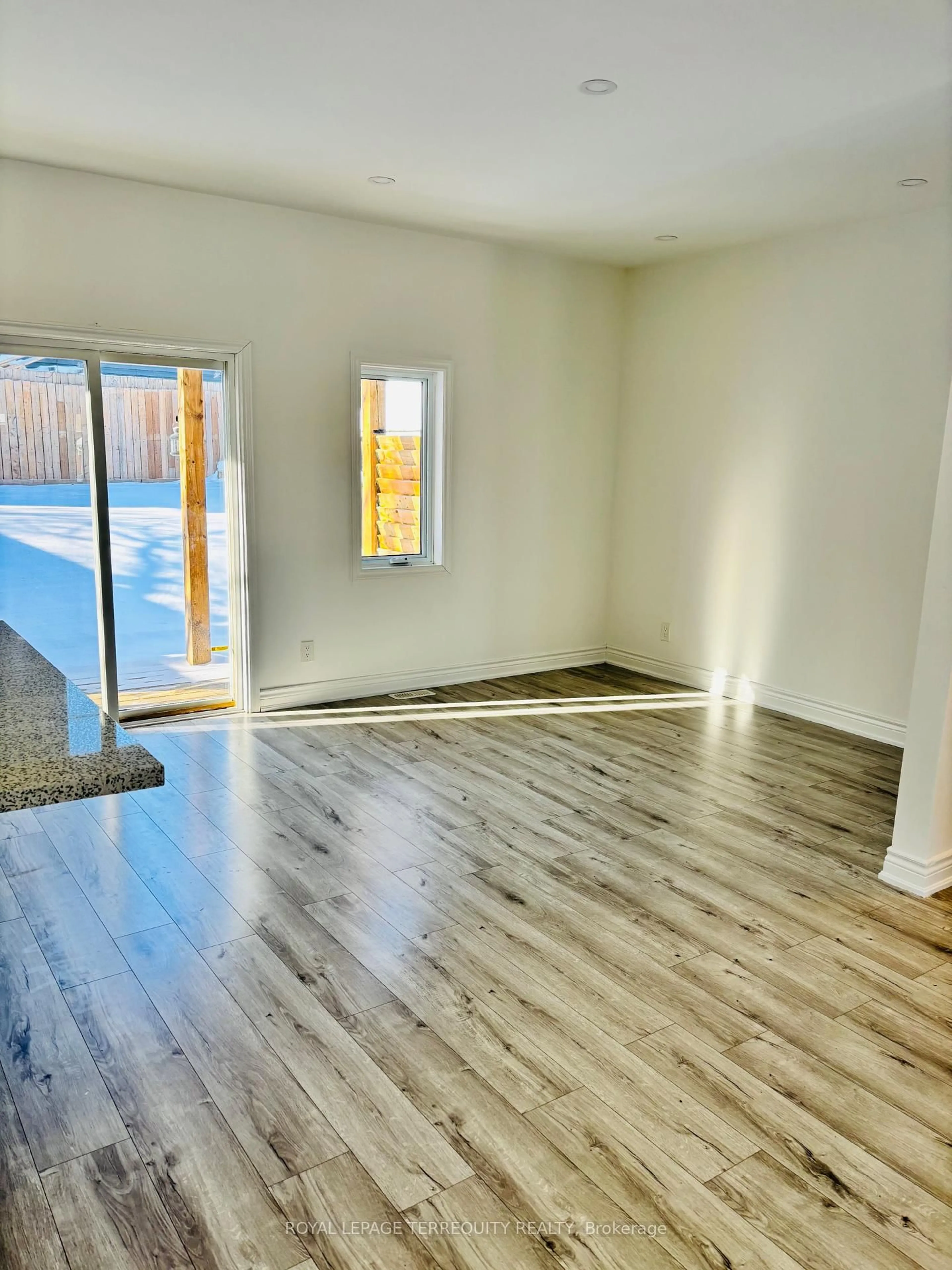 A pic of a room for 308 Nassau St, Oshawa Ontario L1J 4A8