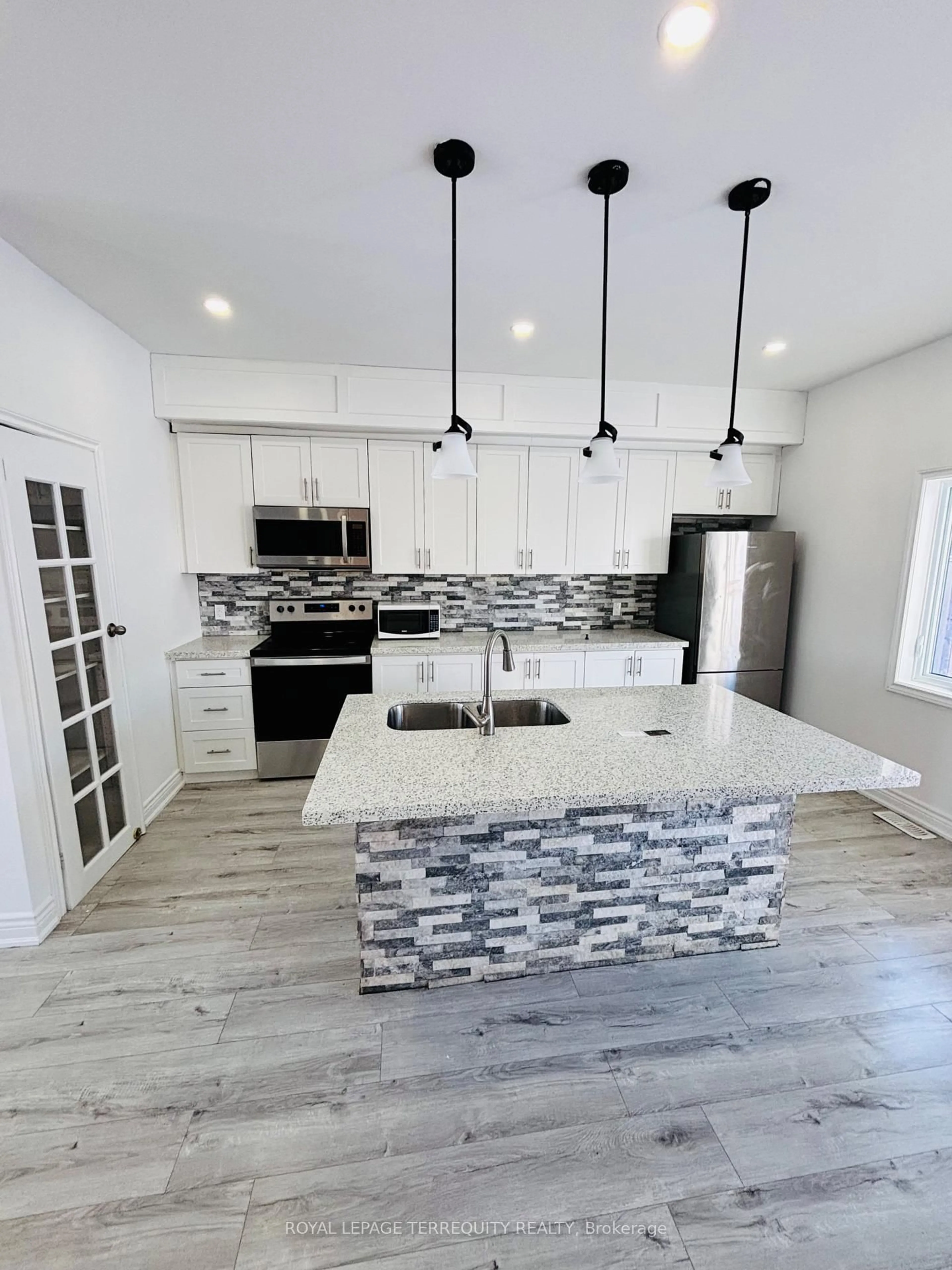 Unknown for 308 Nassau St, Oshawa Ontario L1J 4A8